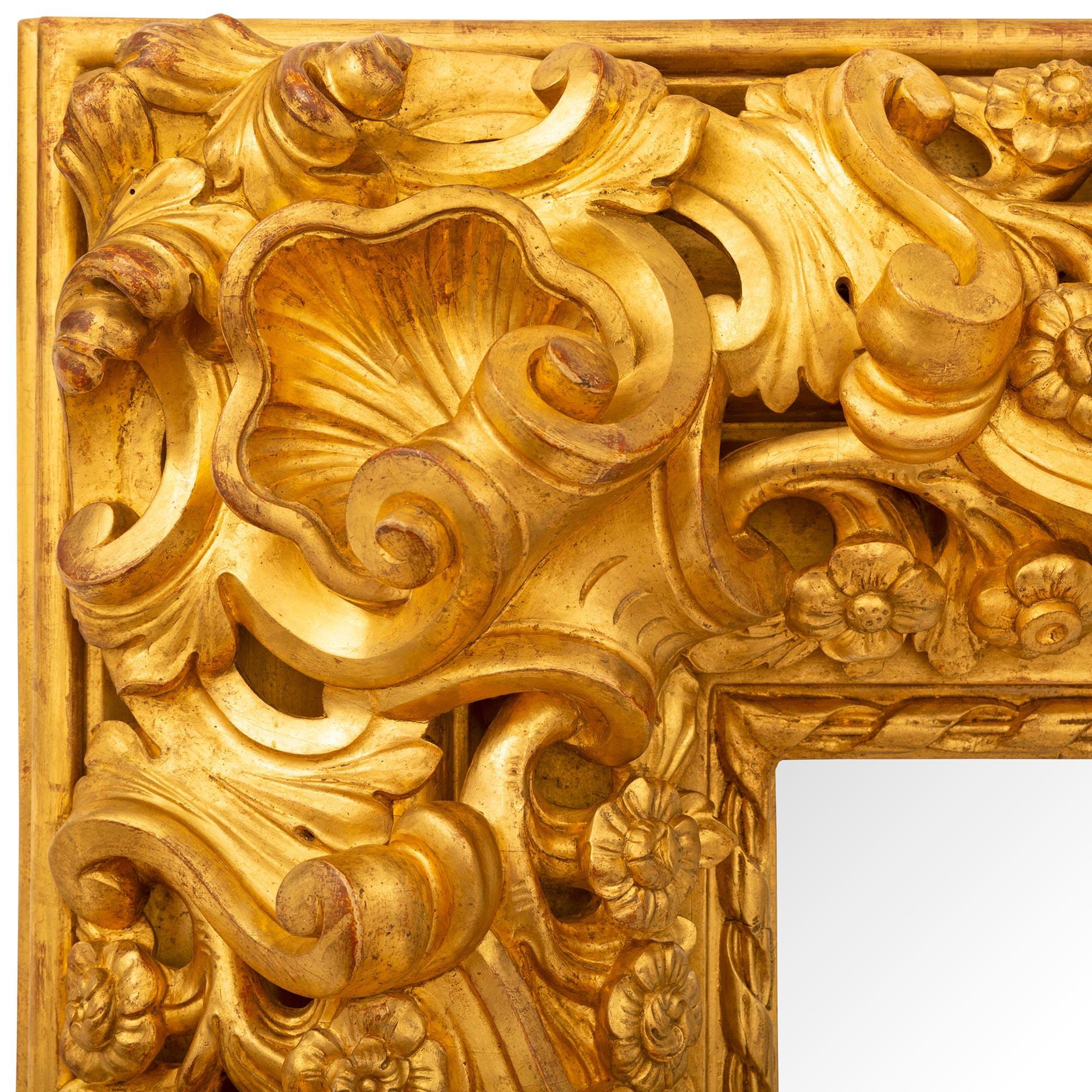 Miroir italien du 19ème siècle en bois doré de style baroque Bon état - En vente à West Palm Beach, FL