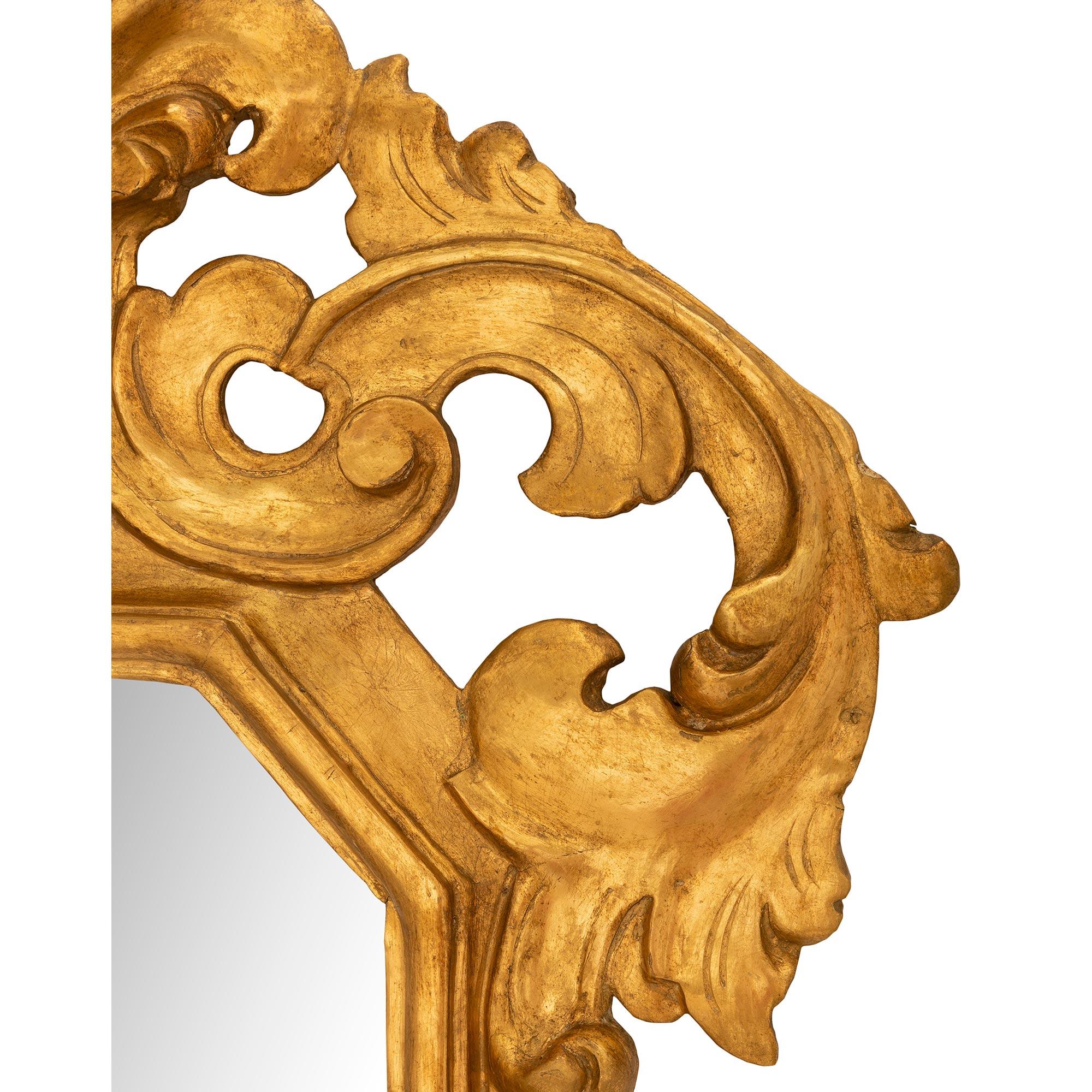 XIXe siècle Miroir baroque italien du 19ème siècle en bois doré en vente
