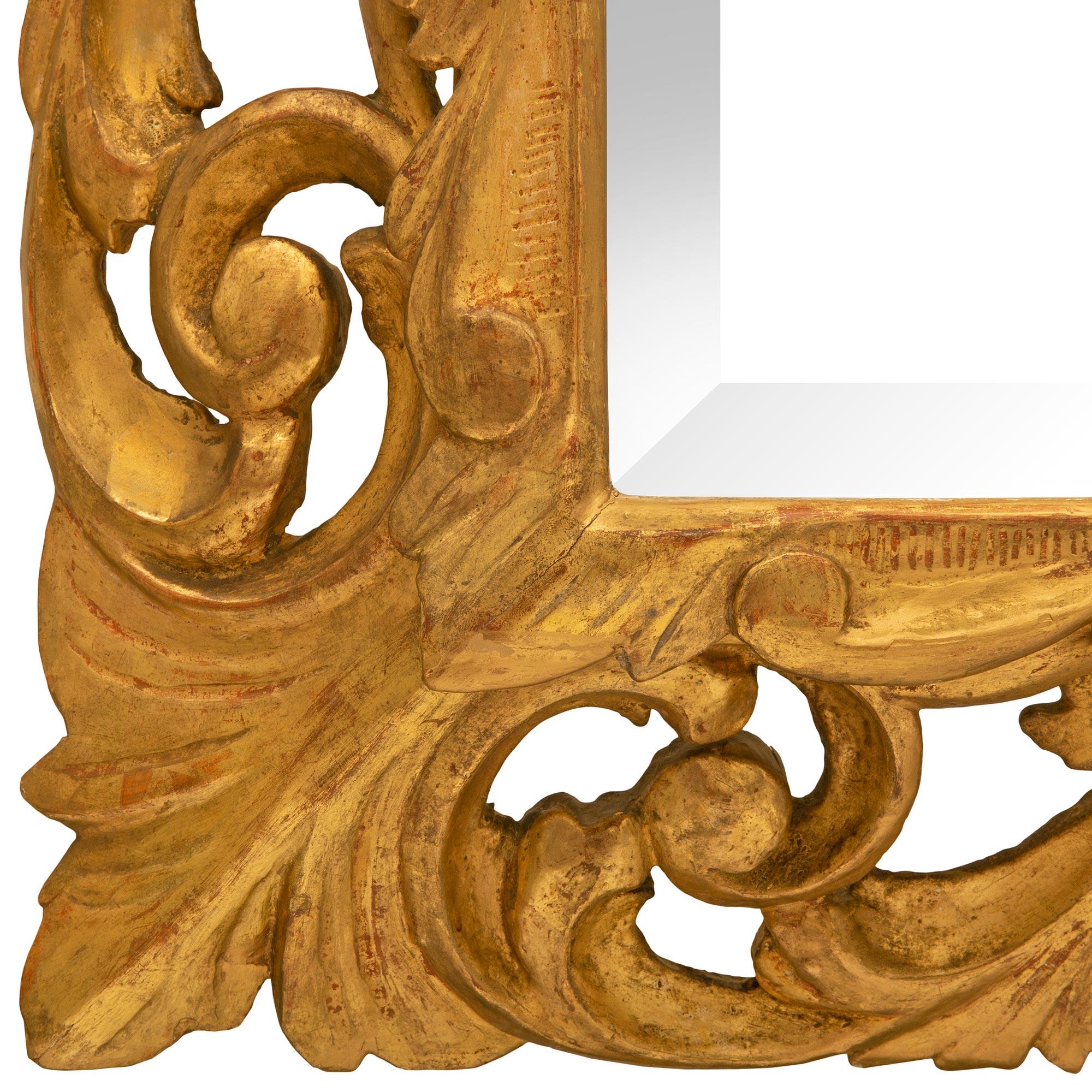 Miroir baroque italien du 19ème siècle en bois doré en vente 3