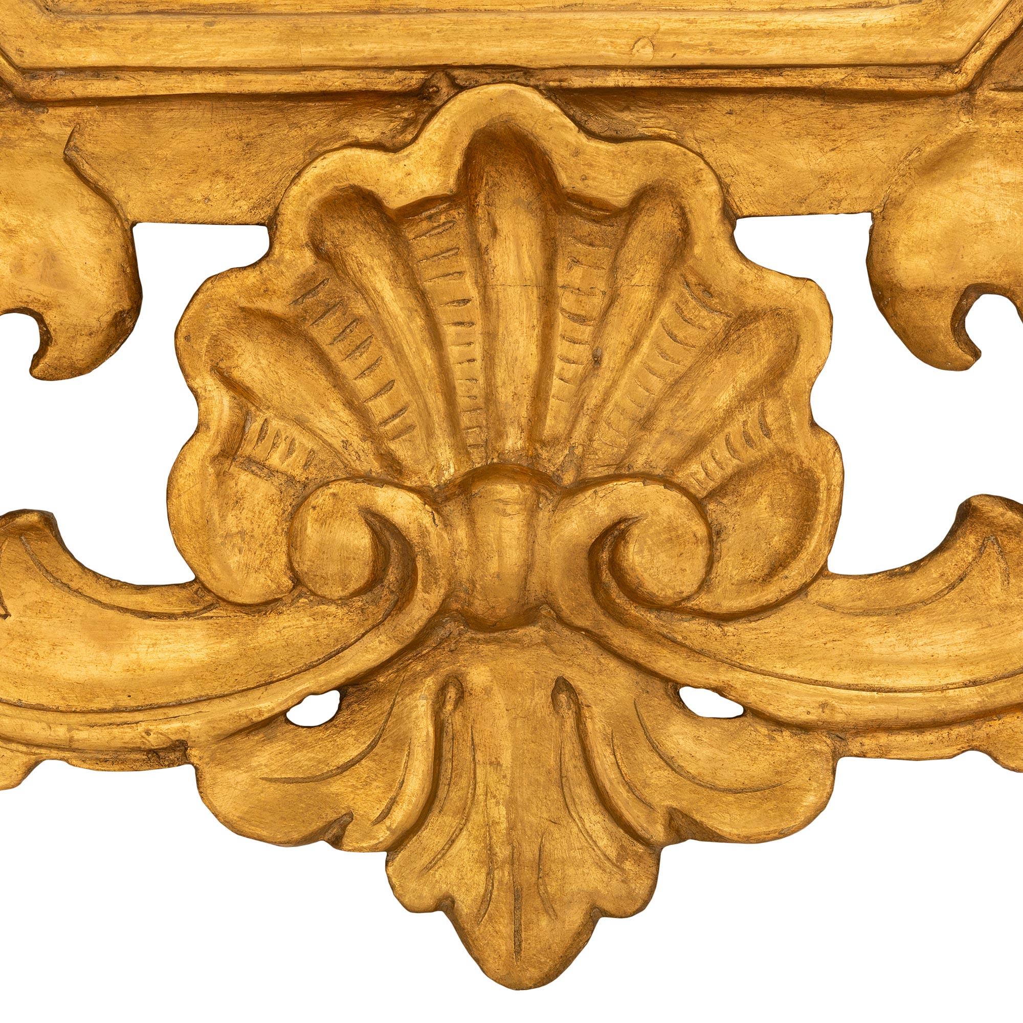 Miroir baroque italien du 19ème siècle en bois doré en vente 4