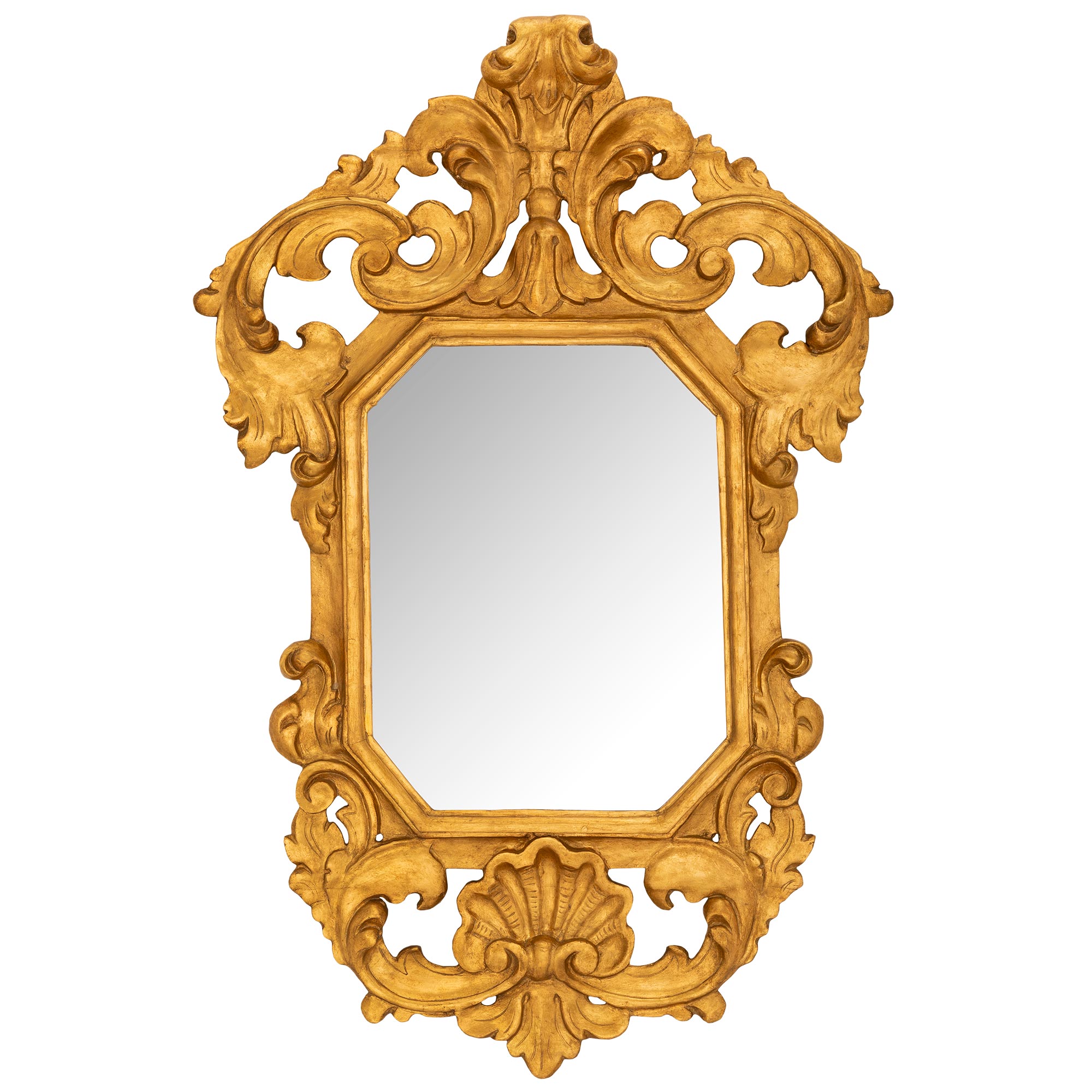 Miroir baroque italien du 19ème siècle en bois doré en vente