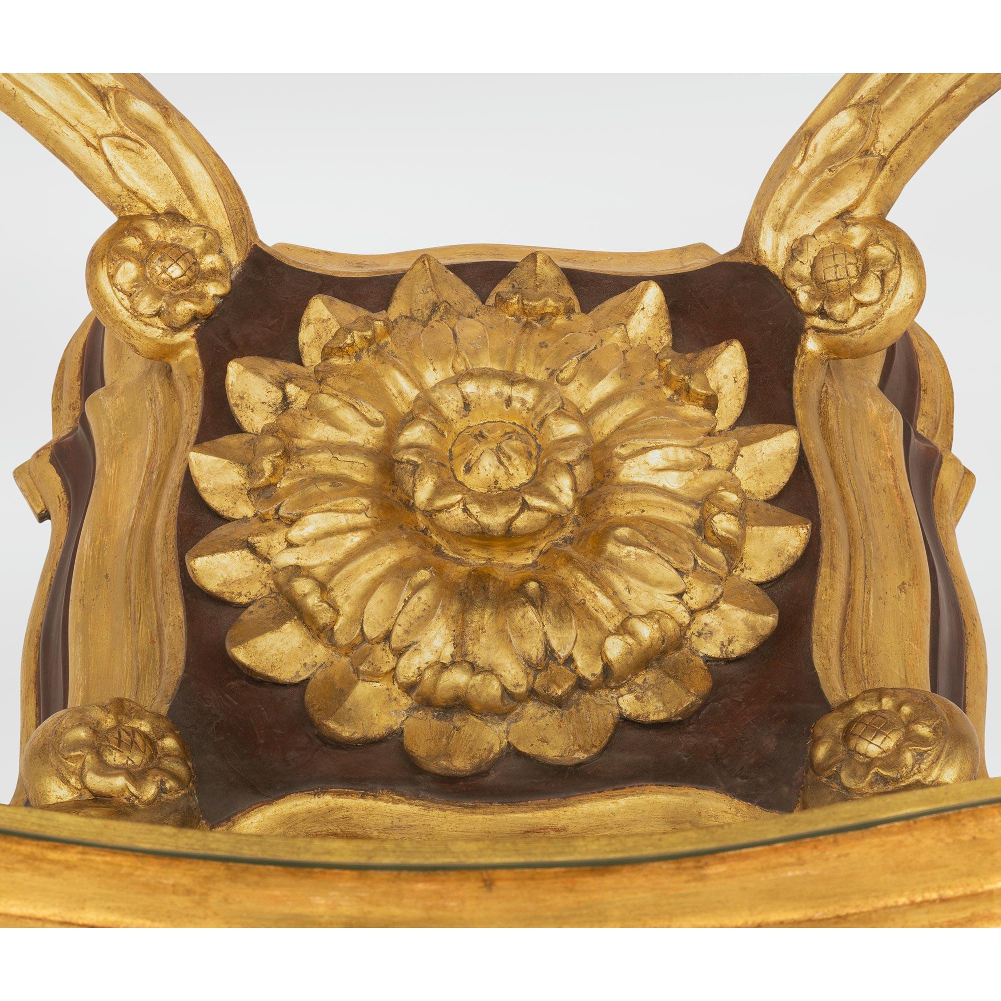 Verre Table basse baroque italienne du 19ème siècle en bois doré polychrome et verre en vente