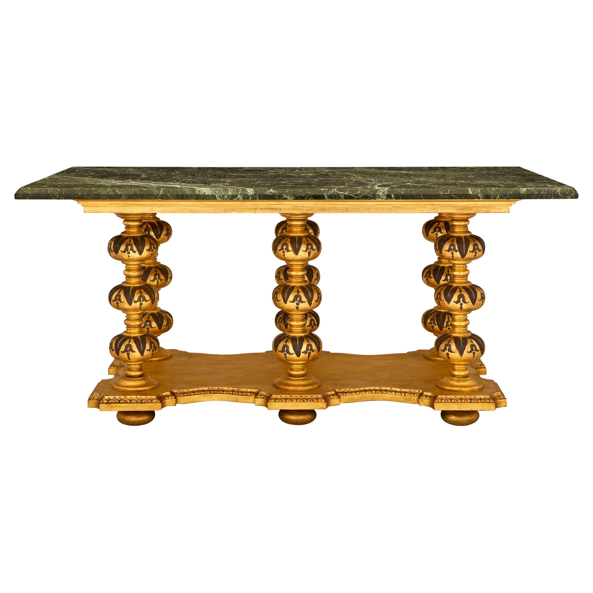 Table centrale baroque italienne du 19ème siècle en bois doré, polychrome et marbre en vente