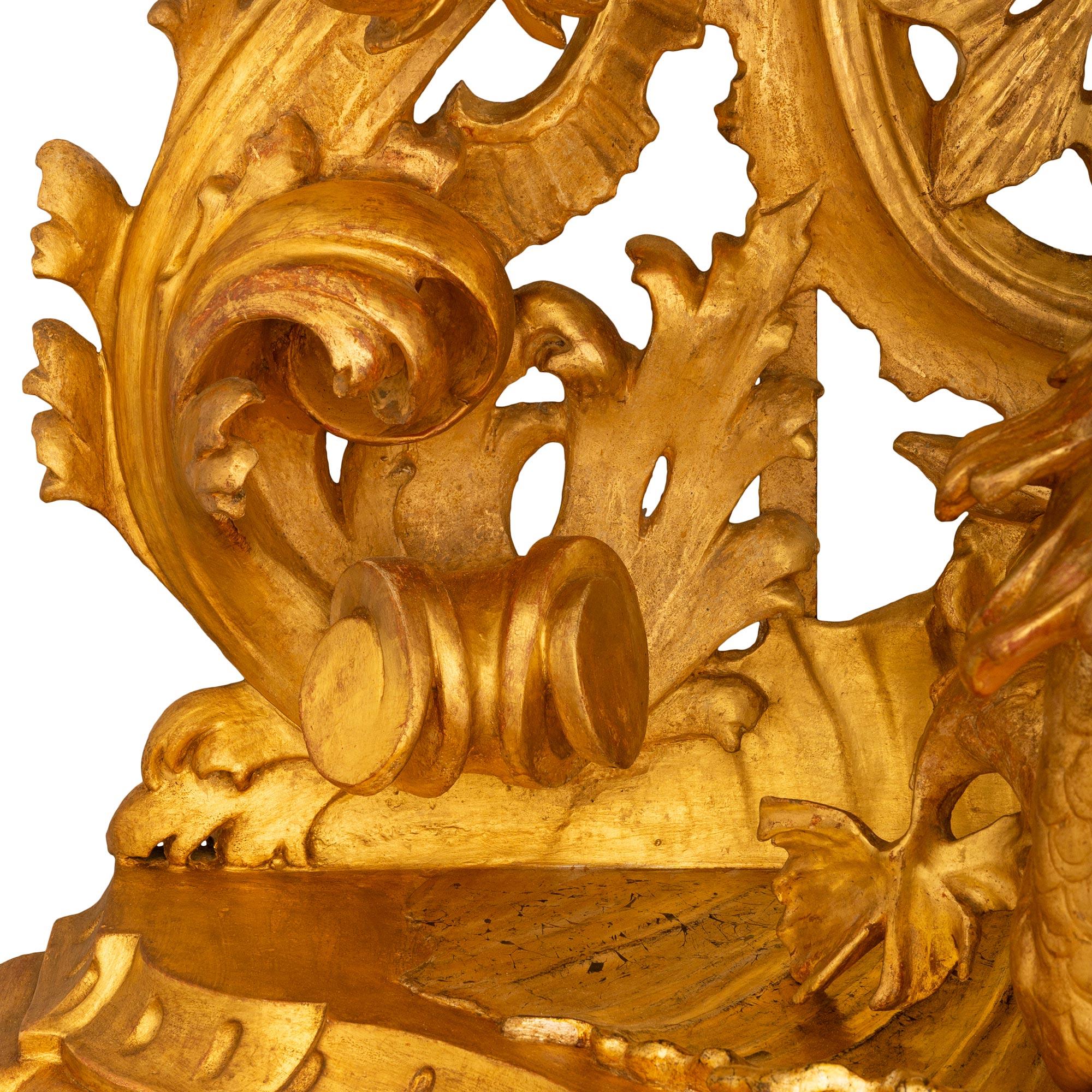 Consola italiana barroca del s. XIX de meca, madera dorada y mármol en venta 2
