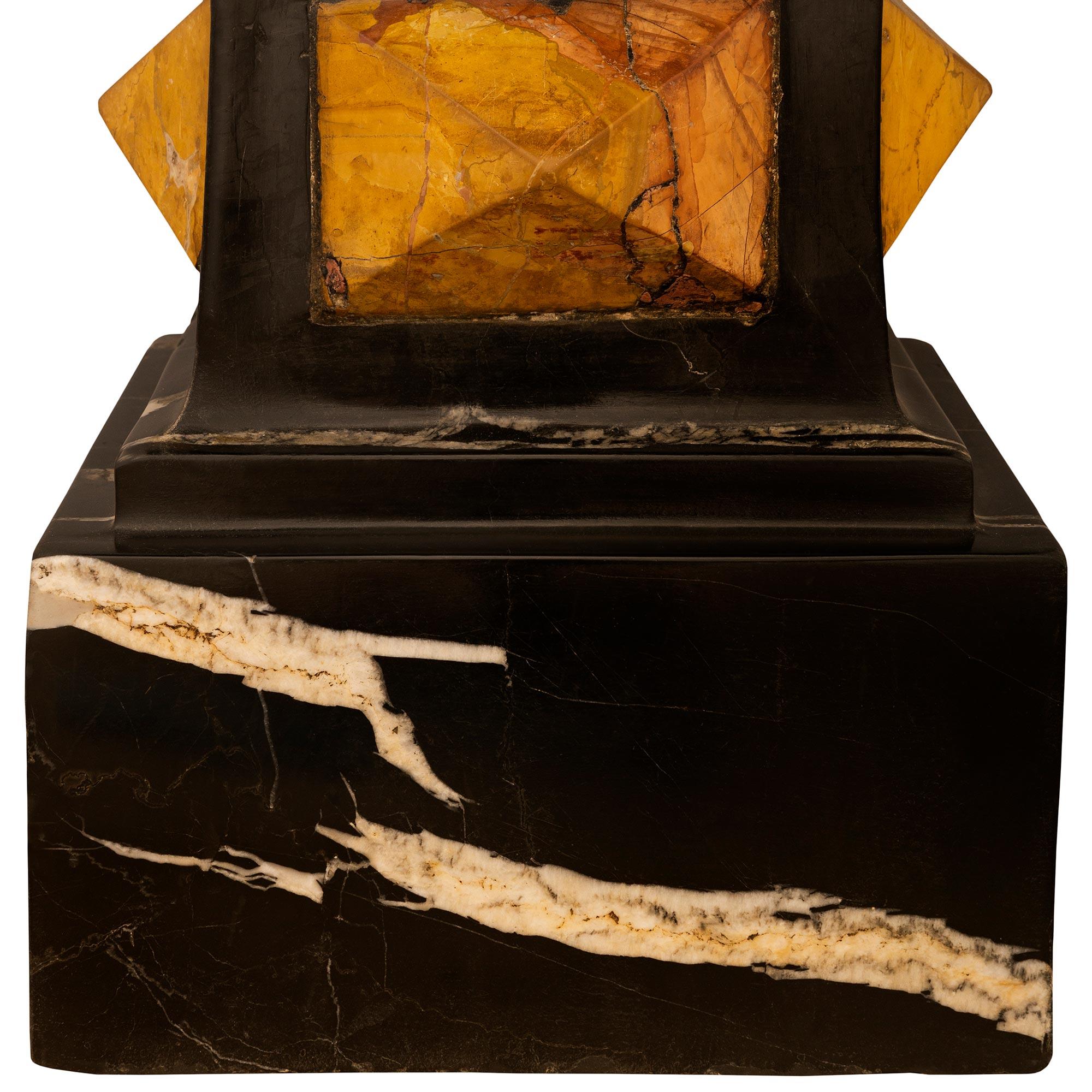 Bañera/plantador italiano barroco del siglo XIX de mármol Nero Antico y Siena en venta 4