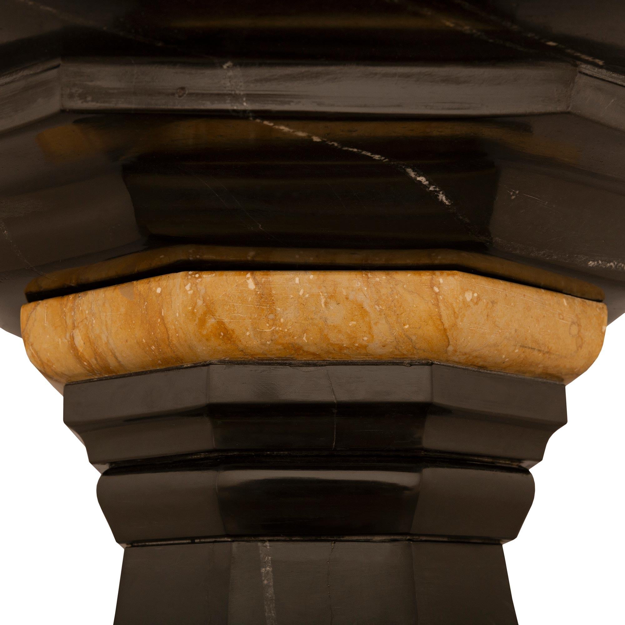 Bañera/plantador italiano barroco del siglo XIX de mármol Nero Antico y Siena en venta 1
