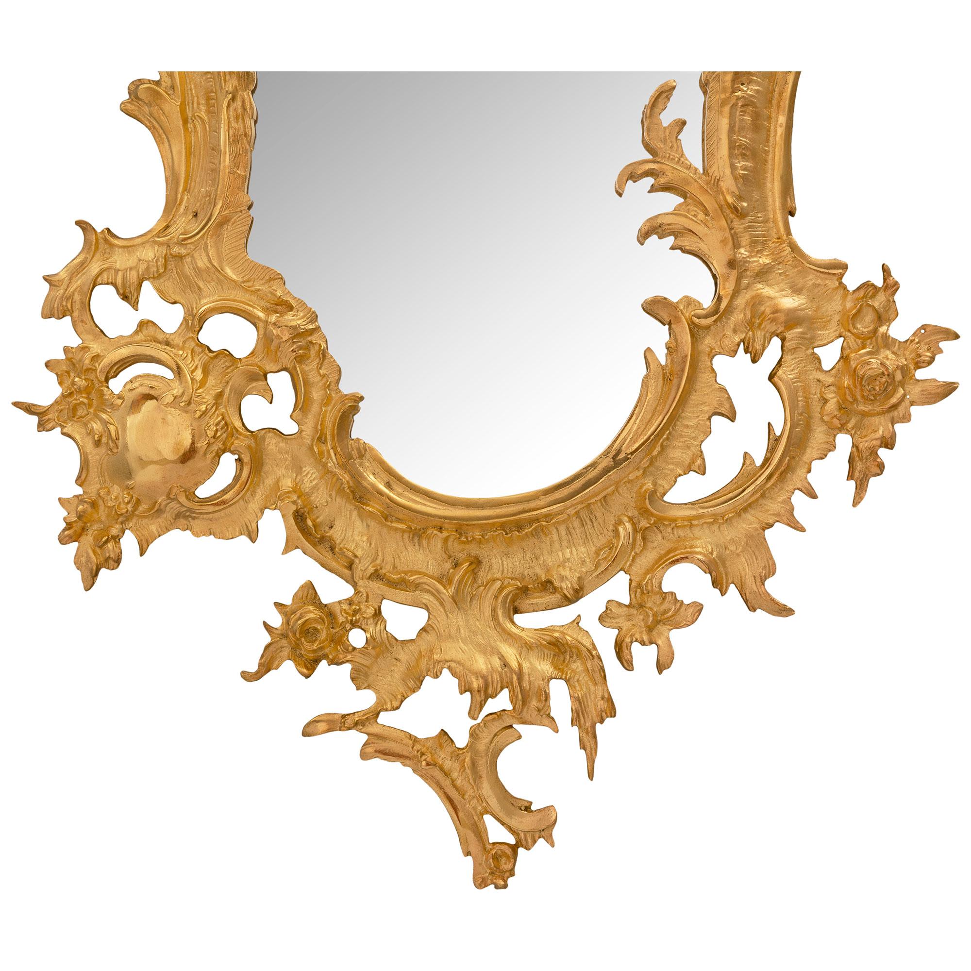 Miroir baroque italien du 19ème siècle en bronze doré en vente 2