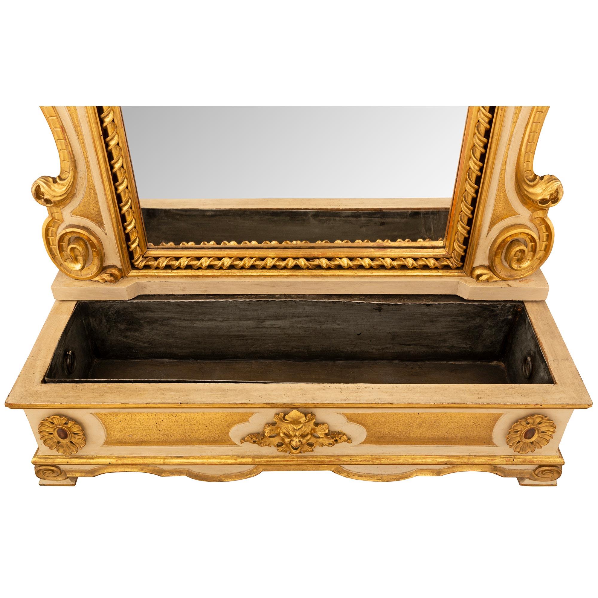 Italian 19th Century Baroque St. Patinated Wood And Giltwood Mirror And Planter For Sale 7