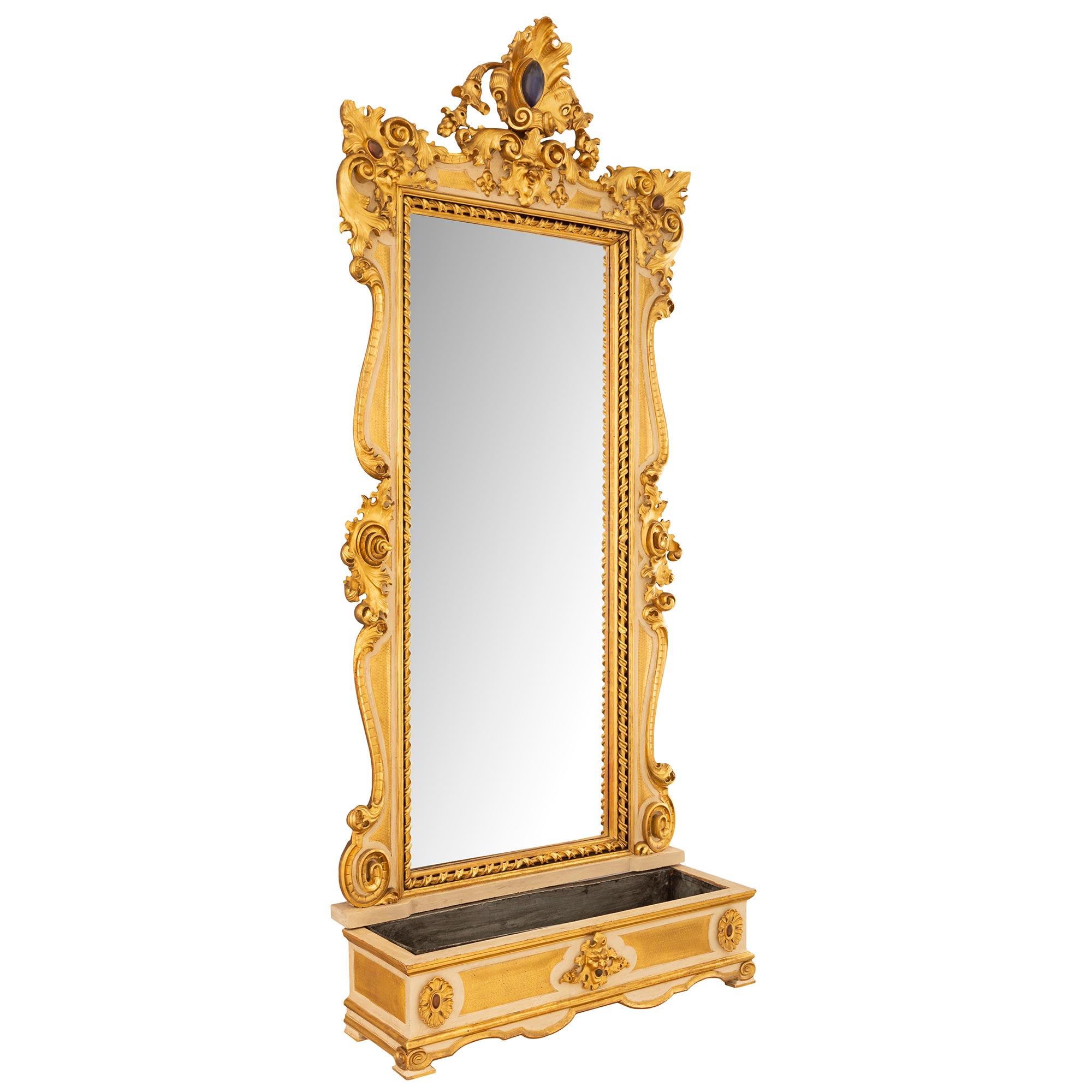 Italian 19th Century Baroque St. Patinated Wood And Giltwood Mirror And Planter In Good Condition For Sale In West Palm Beach, FL