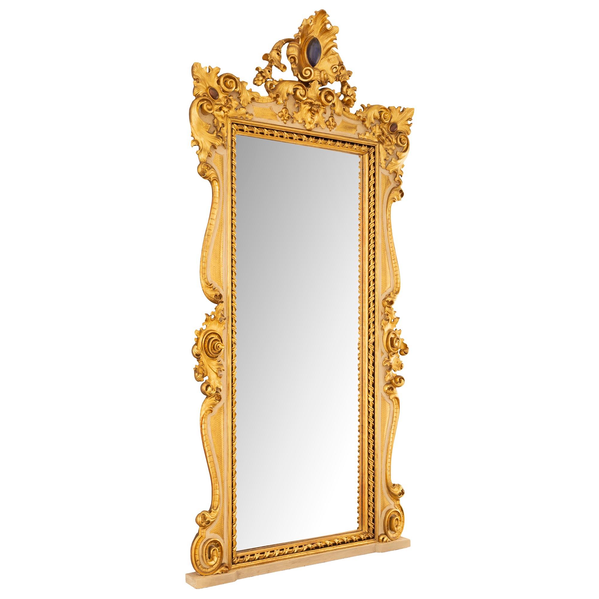 Baroque Miroir baroque italien du 19ème siècle en bois patiné et bois doré en vente