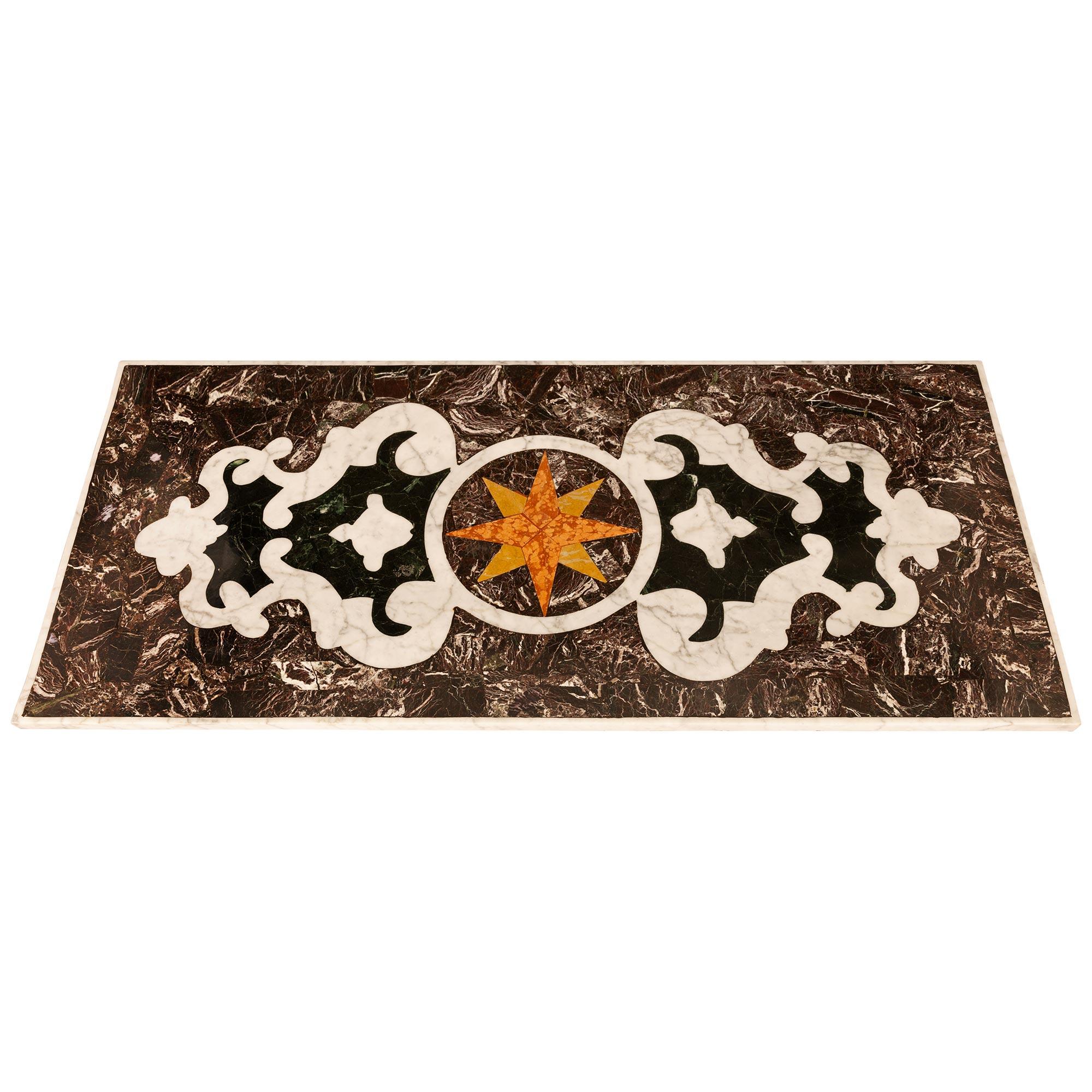 Table basse baroque italienne du 19ème siècle en marbre Pietra Dura et fer forgé en vente 4