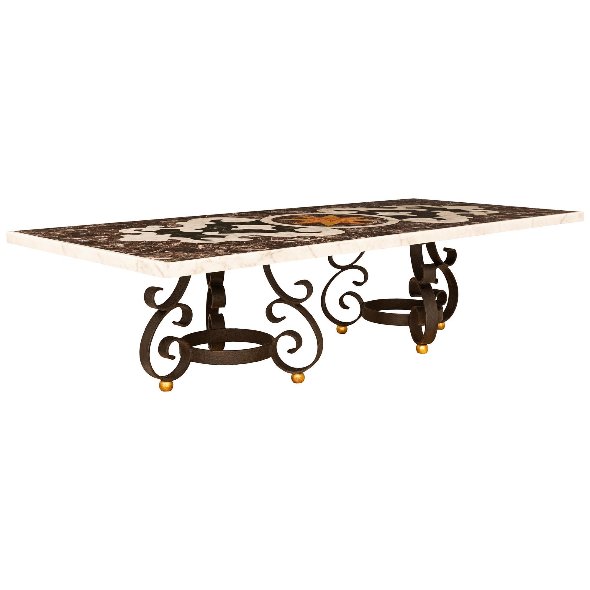 Baroque Table basse baroque italienne du 19ème siècle en marbre Pietra Dura et fer forgé en vente