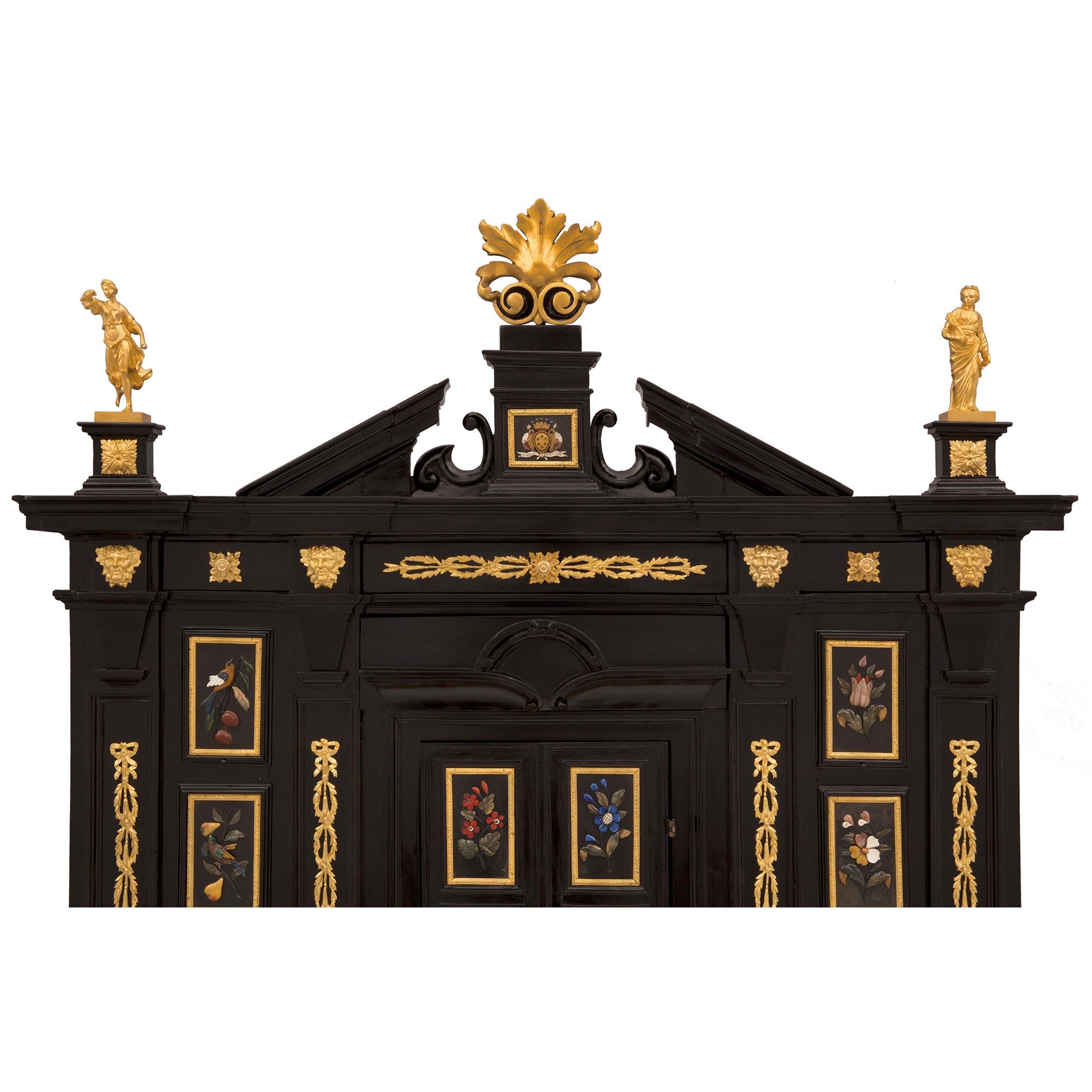 Ébénisé Cabinet Florentine italien du 19e siècle, de style baroque, en pierres semi-précieuses et en pierres dures en vente