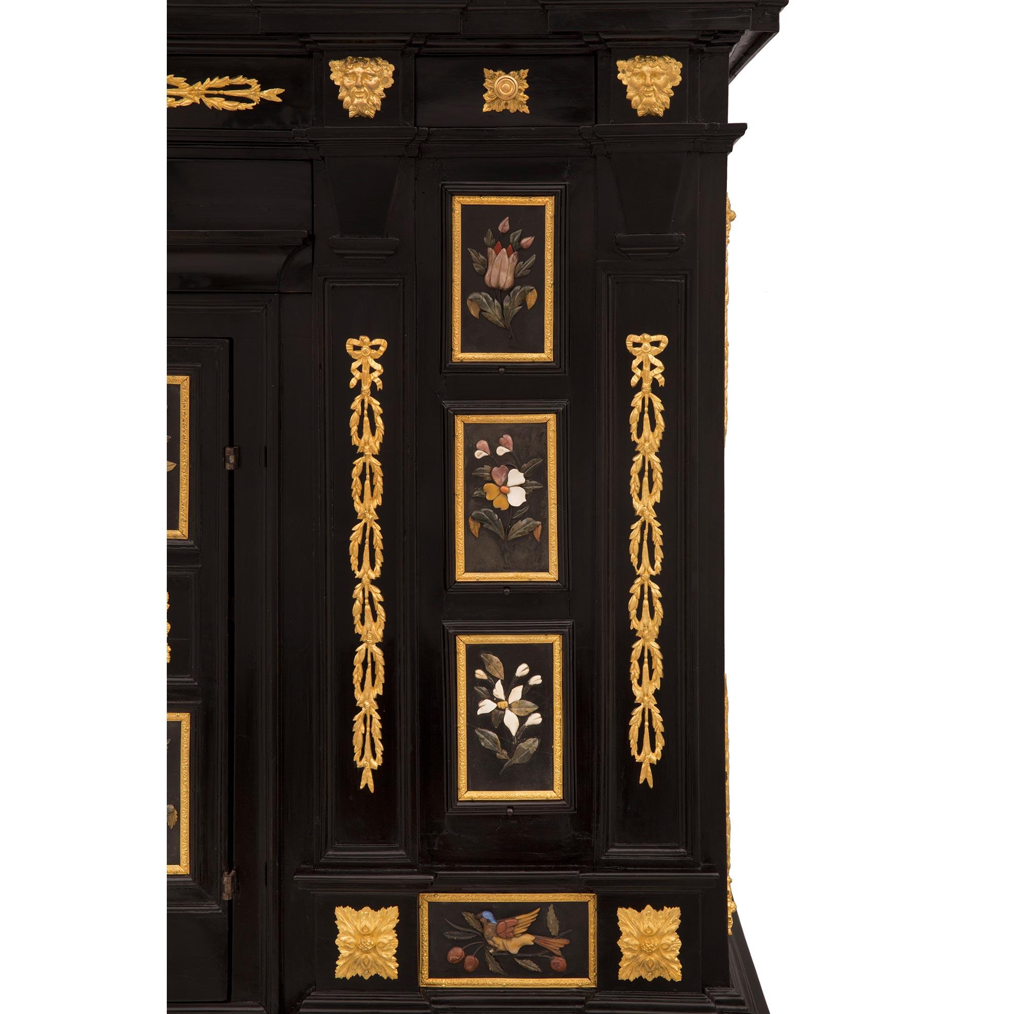 Bronze doré Cabinet Florentine italien du 19e siècle, de style baroque, en pierres semi-précieuses et en pierres dures en vente