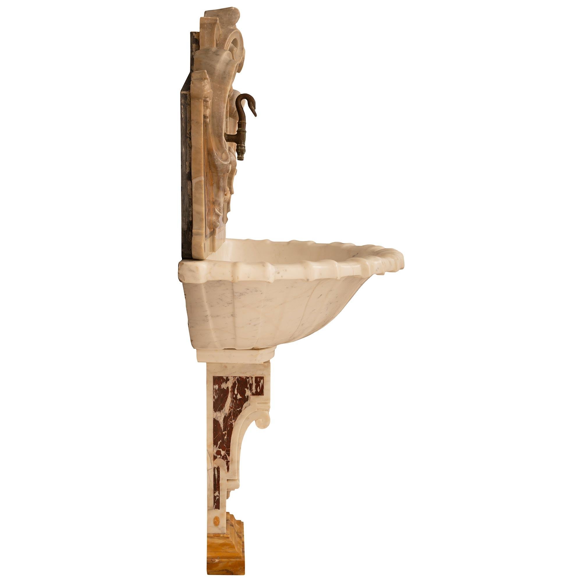 Fuente/bañera de mármol barroca italiana del siglo XIX Italiano en venta