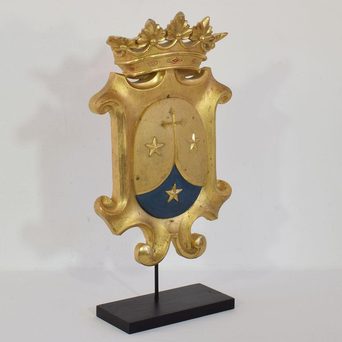 Hand-Carved Italian 19th Century Baroque Style Giltwood Coat of Arms