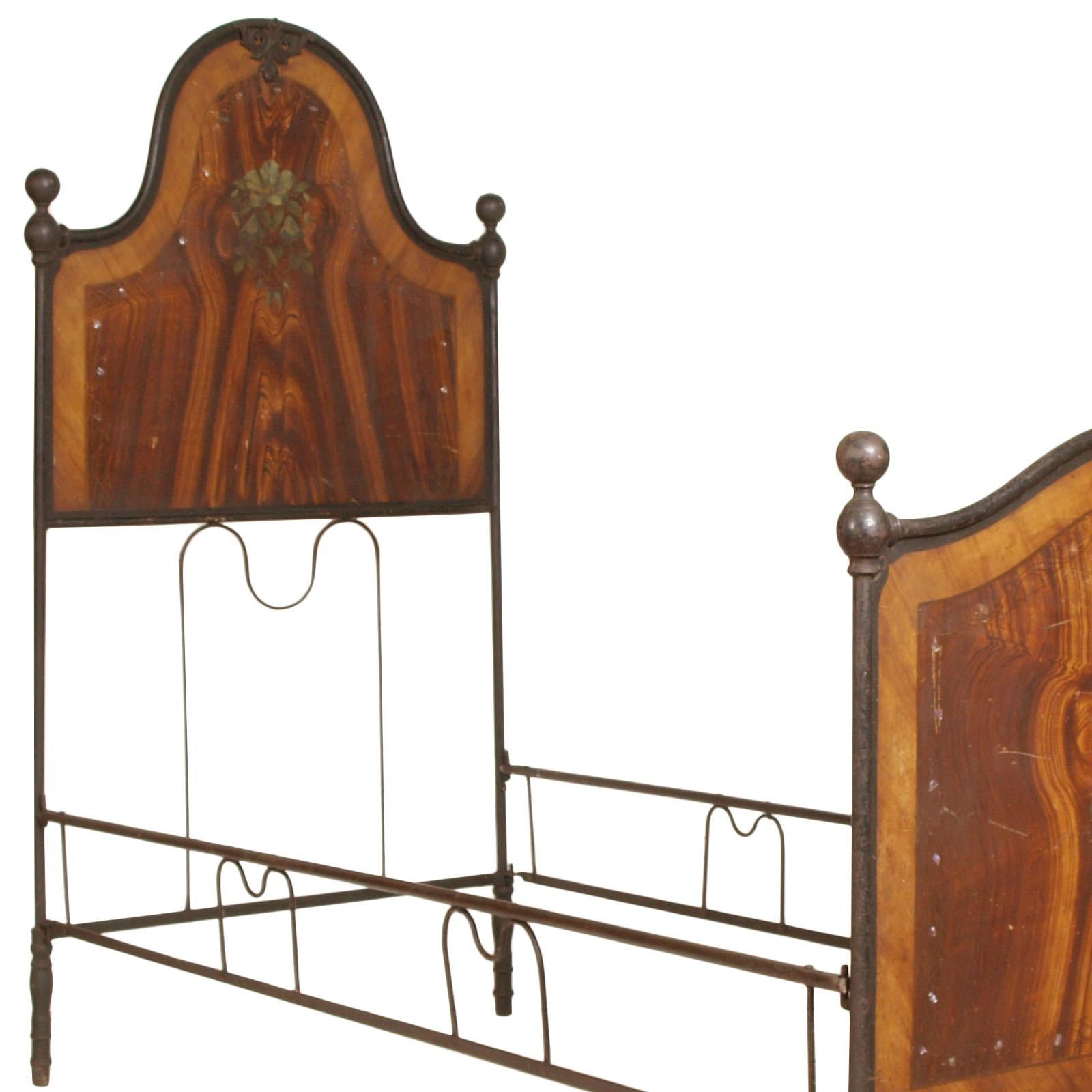 Romantic single bed in iron of the 19th century. Headboard and footboard enameled wood effect with floral decorations and mother of pearl scales.

Measures cm: H 170\104, W 95, D 205 (internal measures cm: 85 x 197).

 
