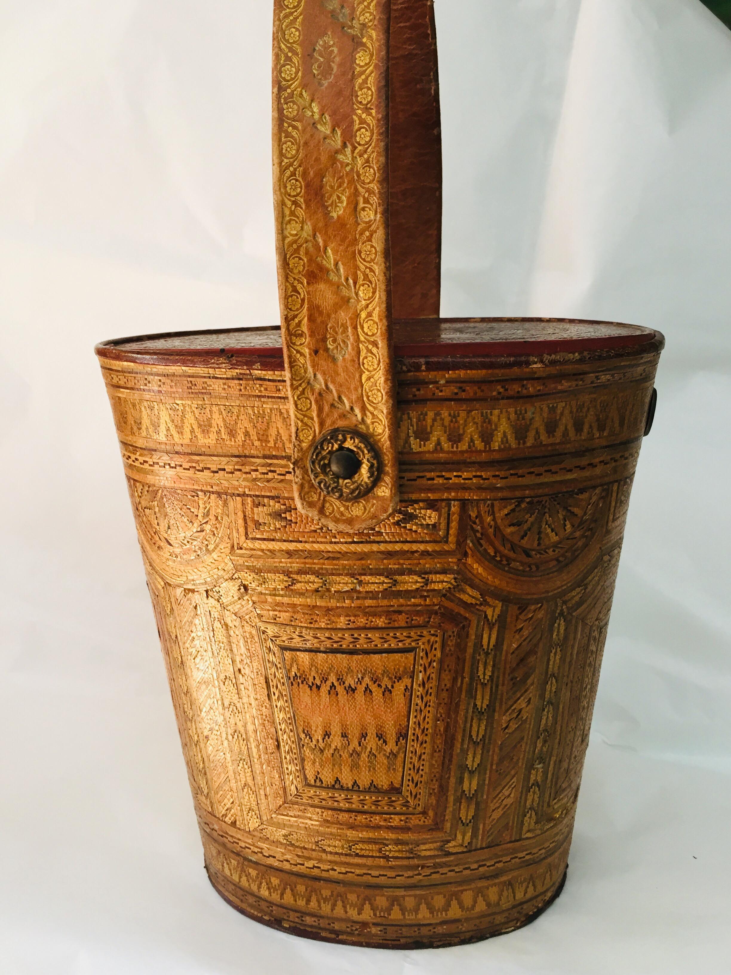 Italian 19th Century Braided Straw Bag Basket with Marquetry and Leather Handle 3