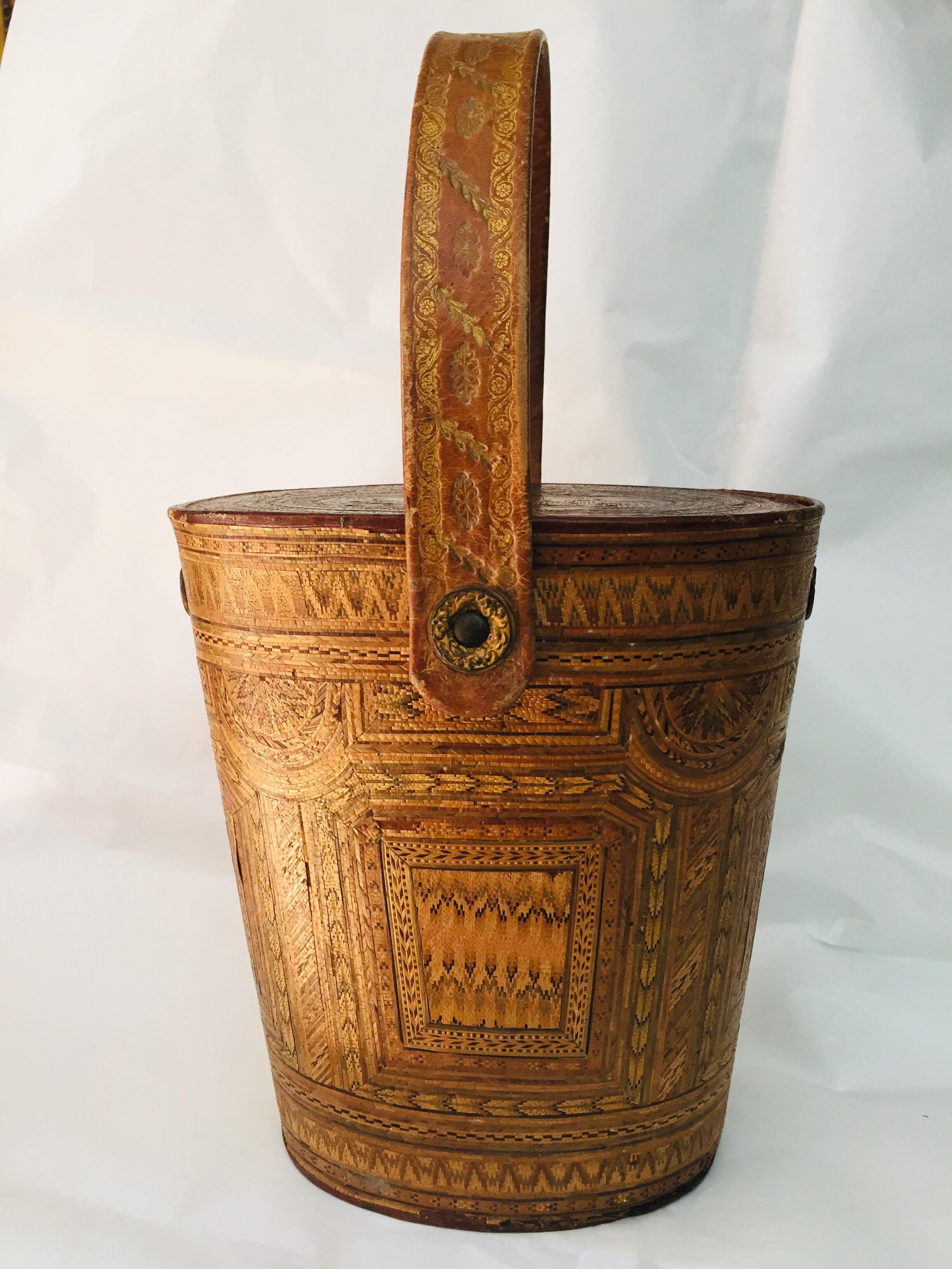 An Italian straw work basket shaped hand bag from Bologna, a fantastic, original Napoleonic era Prisoner of War straw work bag. Decorated all over with intricately patterned straw covered case, a geometrical braided straw marquetry on an oval board