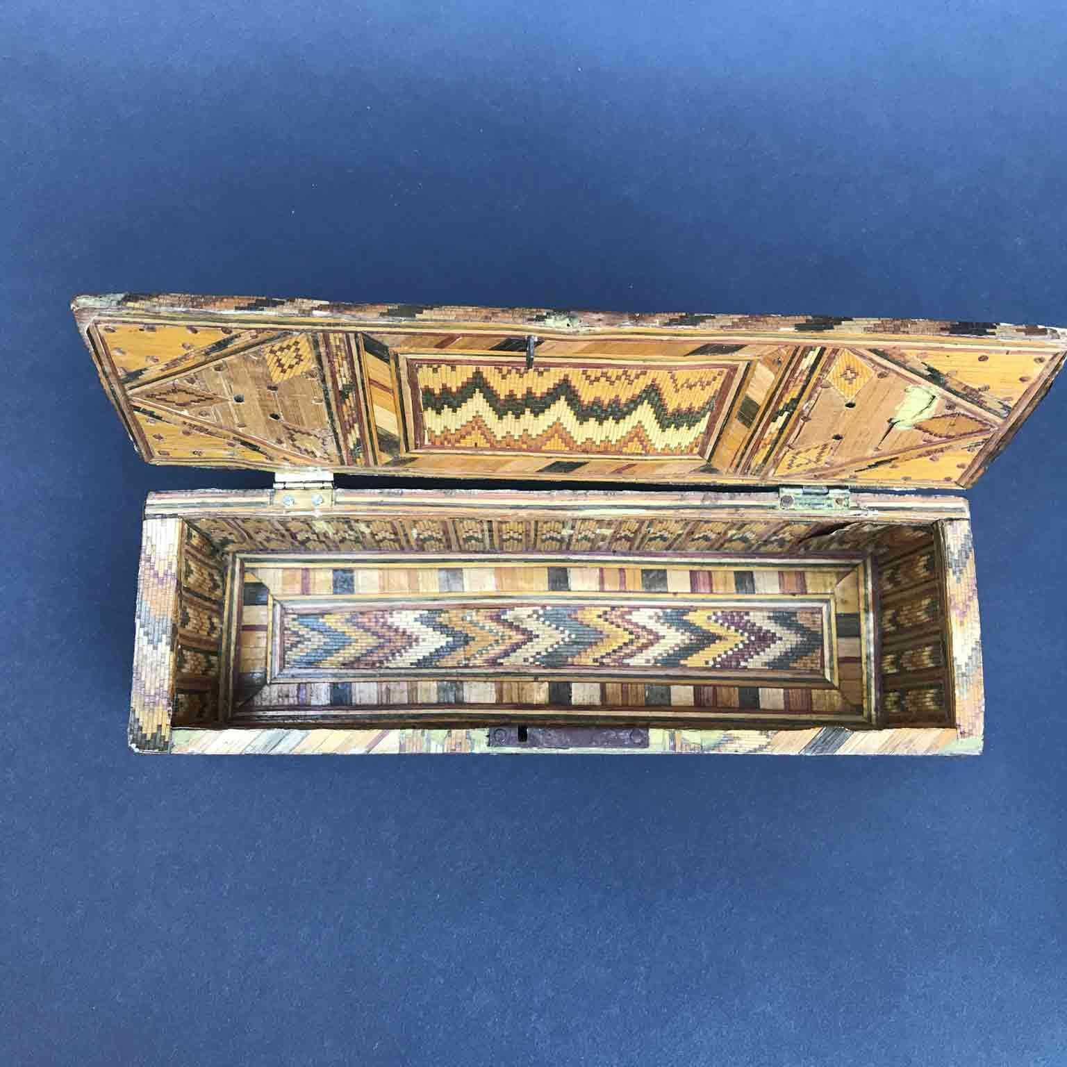 Hand-Crafted Italian 19th Century Braided Straw Box from a Monastery in Umbria Region For Sale