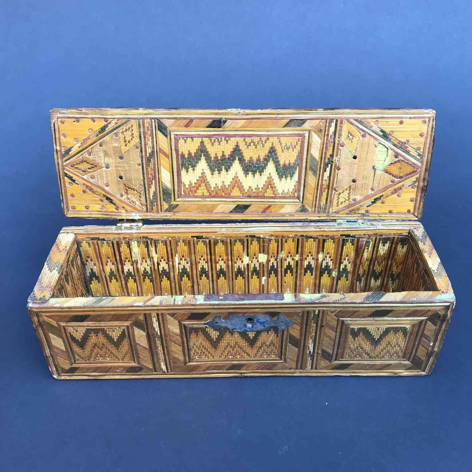 Italian 19th Century Braided Straw Box from a Monastery in Umbria Region In Good Condition For Sale In Milan, IT