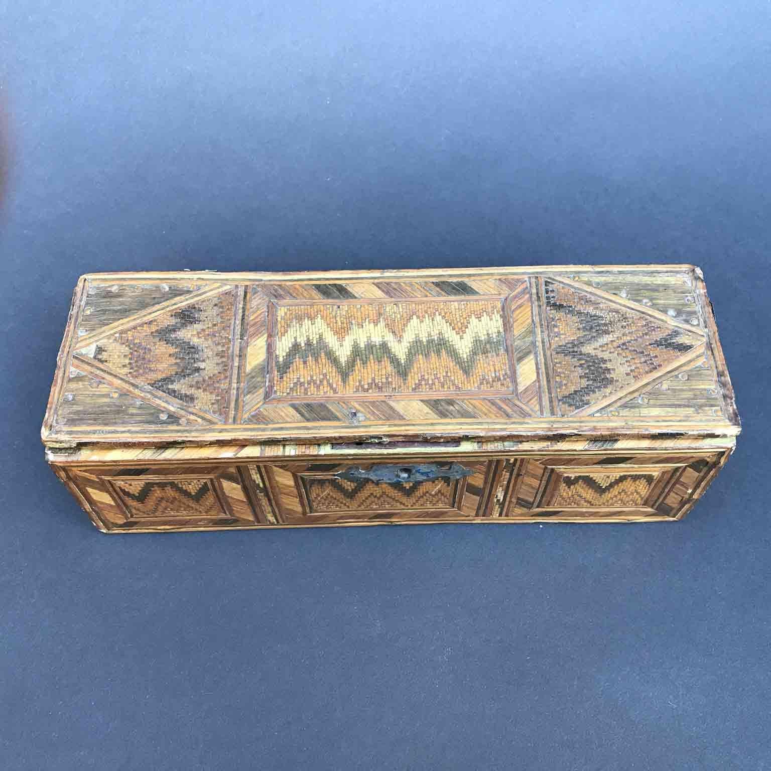 Italian 19th Century Braided Straw Box from a Monastery in Umbria Region For Sale 1