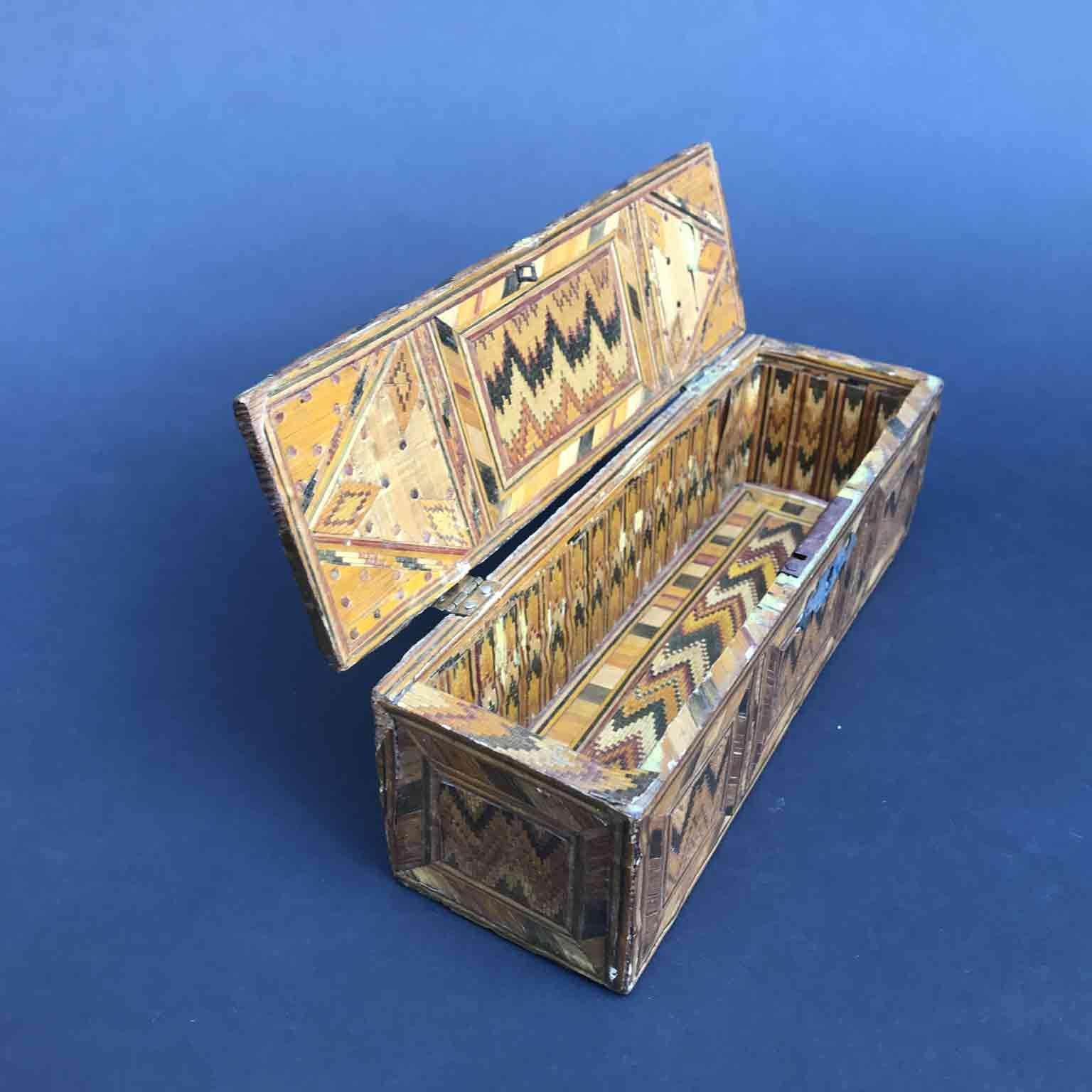Italian 19th Century Braided Straw Box from a Monastery in Umbria Region For Sale 3