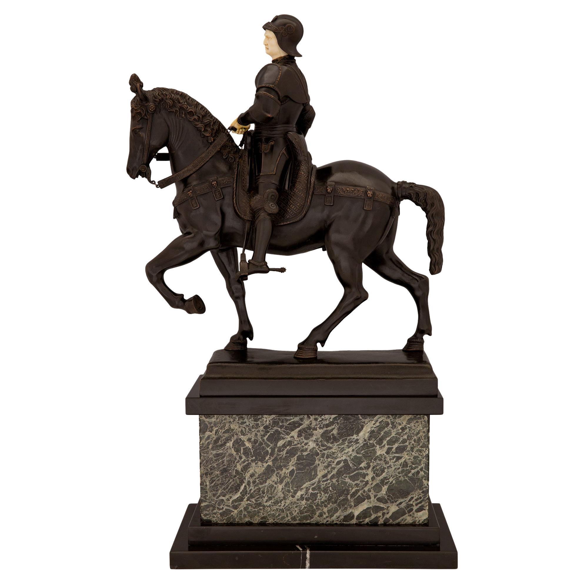 Italienische Bronze- und Marmorstatue eines Adeligen auf seinem Pferd aus dem 19. Jahrhundert