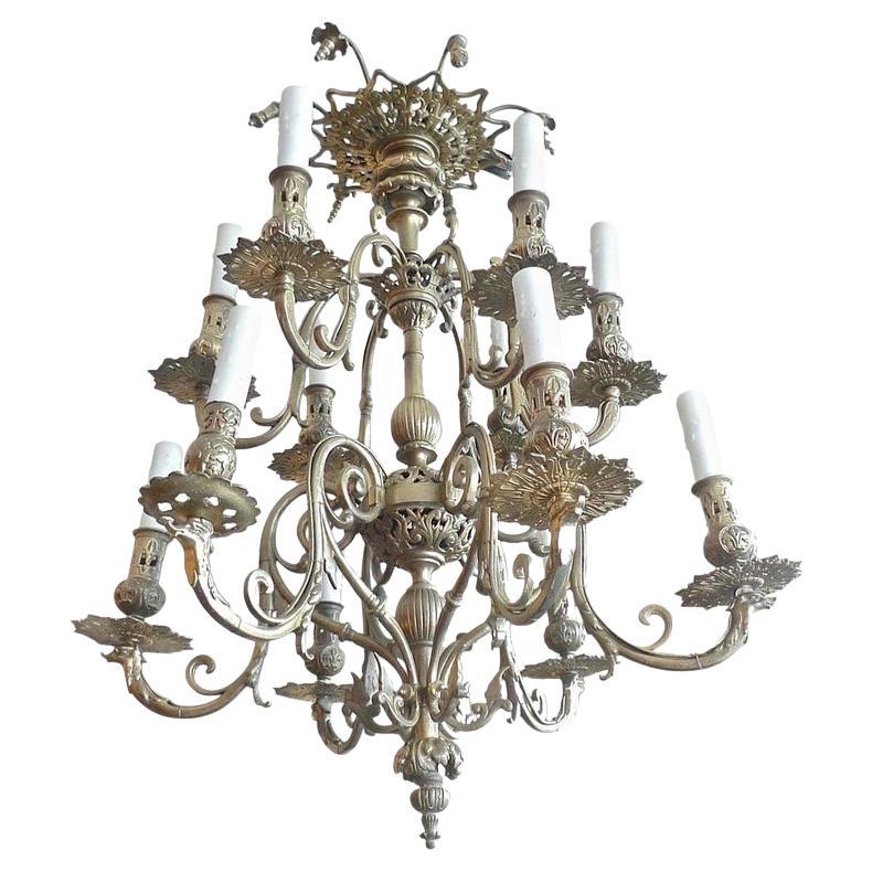 Lampadario italiano in bronzo del XIX secolo a due piani e dodici luci