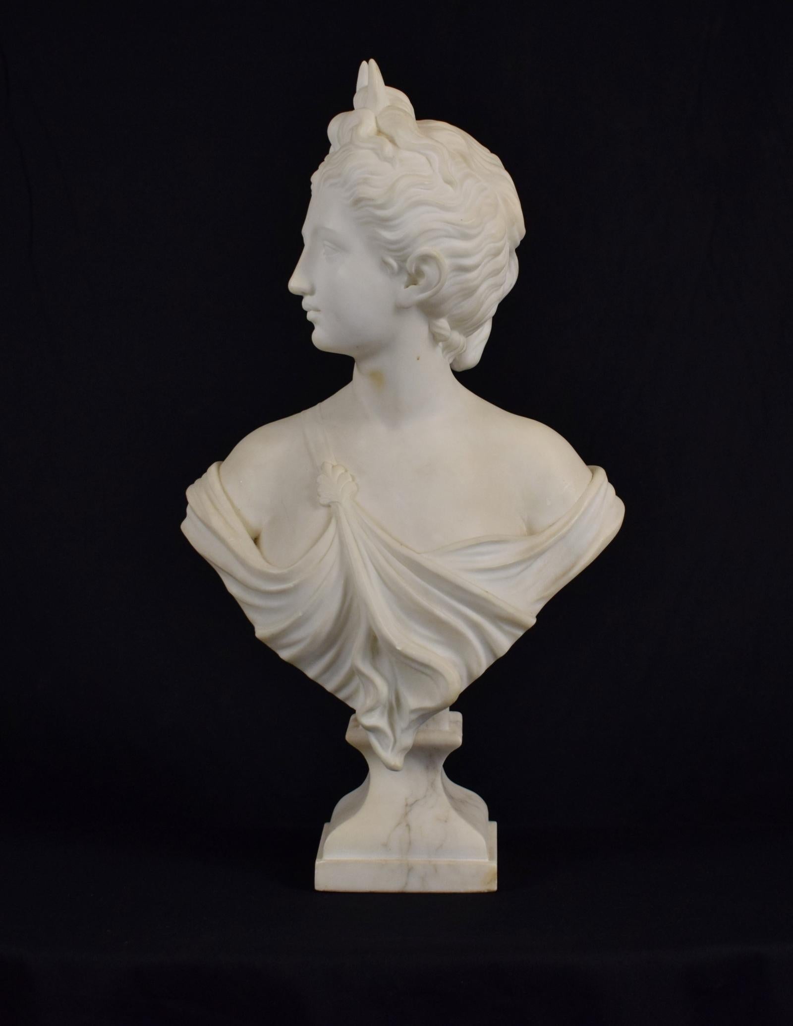 Italian 19th century bust of Diana white marble neoclassical style.
The superb and elegant bust represents Diana - lunar and woods divinity, protector of the
pregnant women. The characteristic half-moon rests on a fluent Classic hairstyle. The