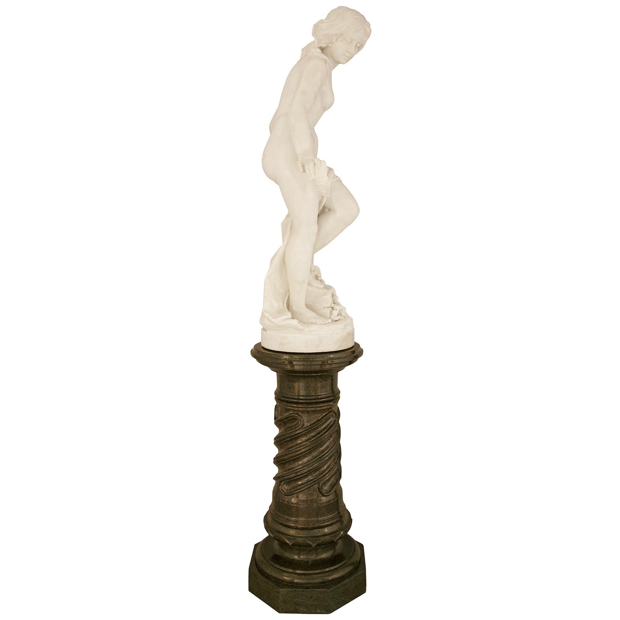 Statua italiana del XIX secolo in marmo di Carrara e Vert de Patricia raffigurante Galatea In condizioni buone in vendita a West Palm Beach, FL