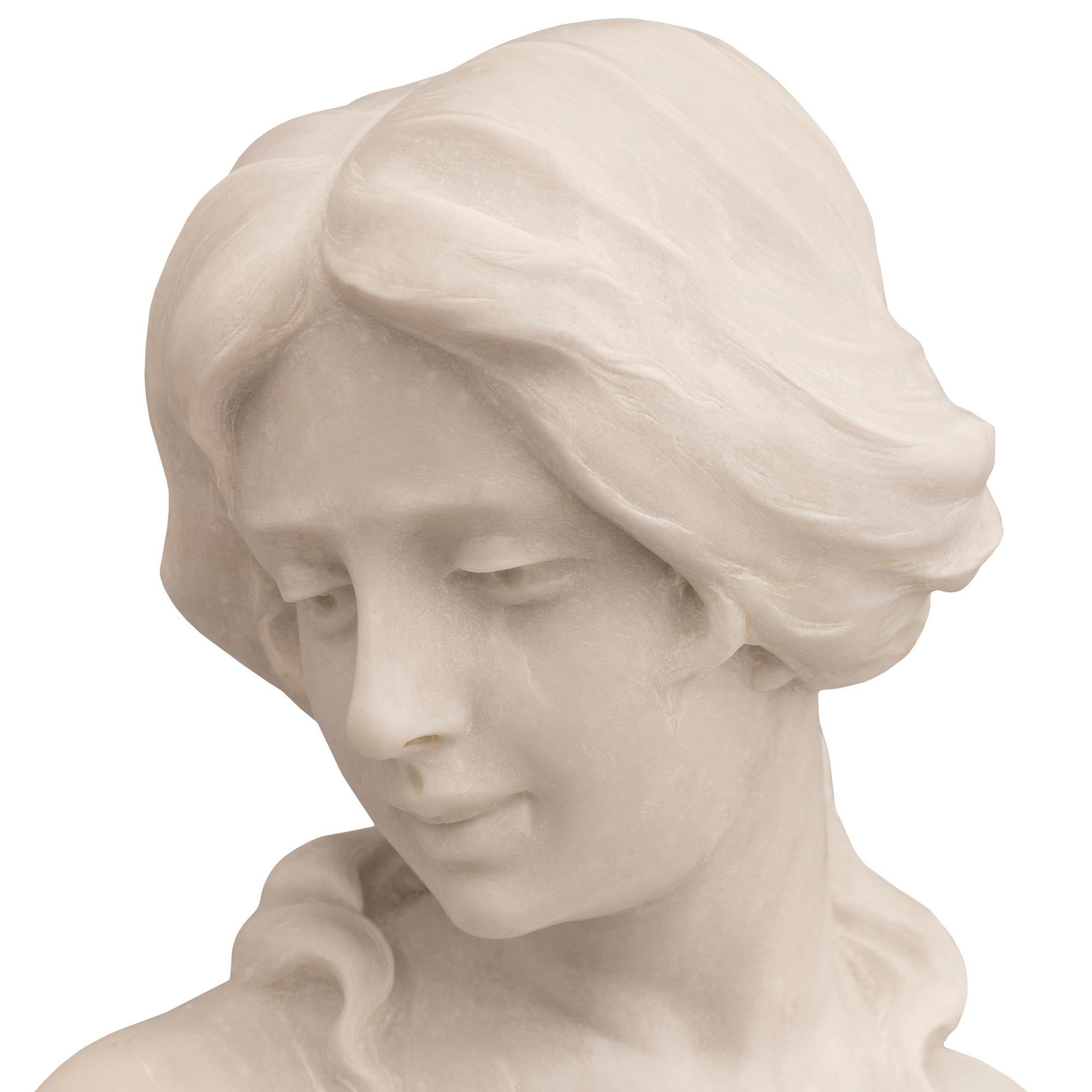 Marmo Statua italiana del XIX secolo in marmo di Carrara e Vert de Patricia raffigurante Galatea in vendita