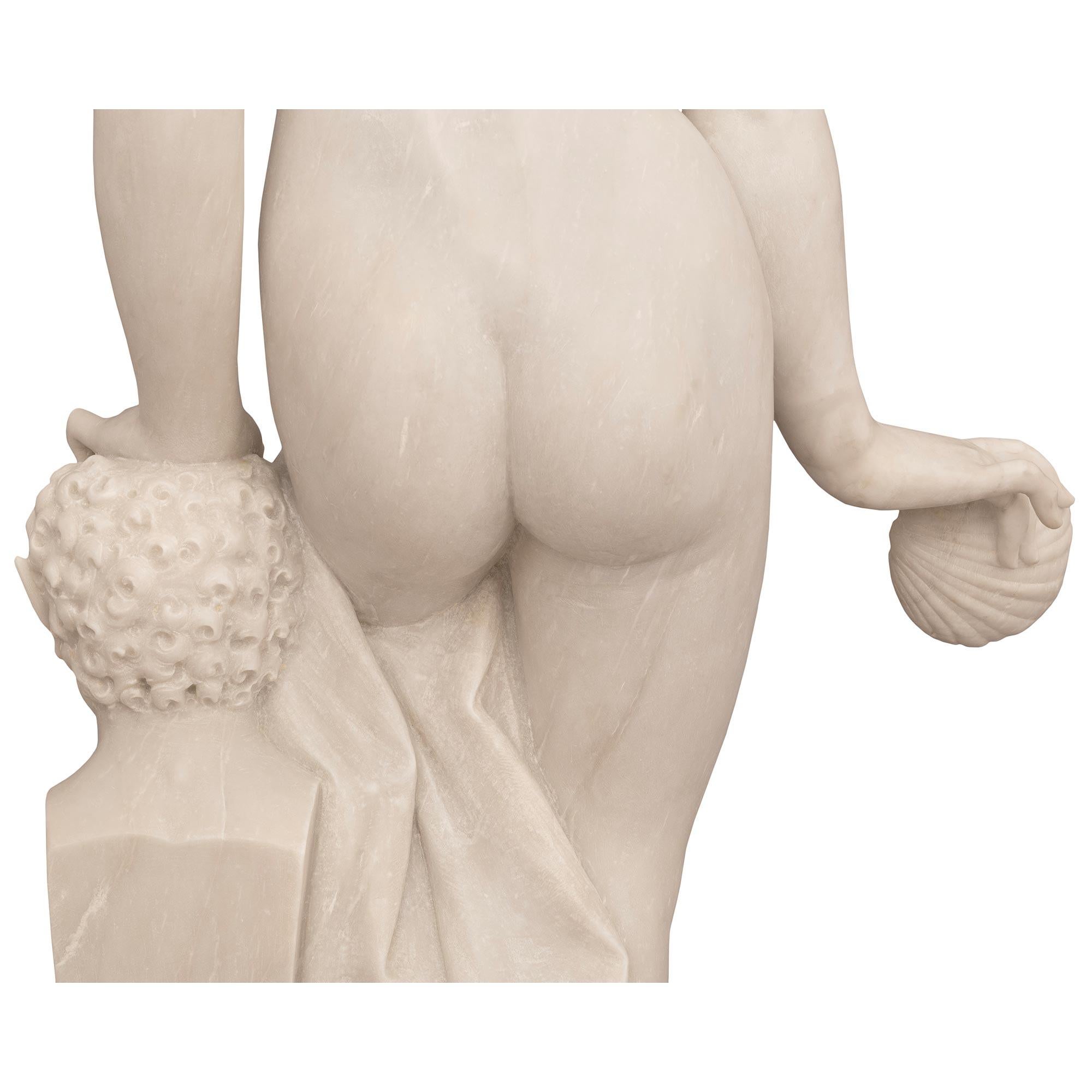 Statua italiana del XIX secolo in marmo di Carrara e Vert de Patricia raffigurante Galatea in vendita 3
