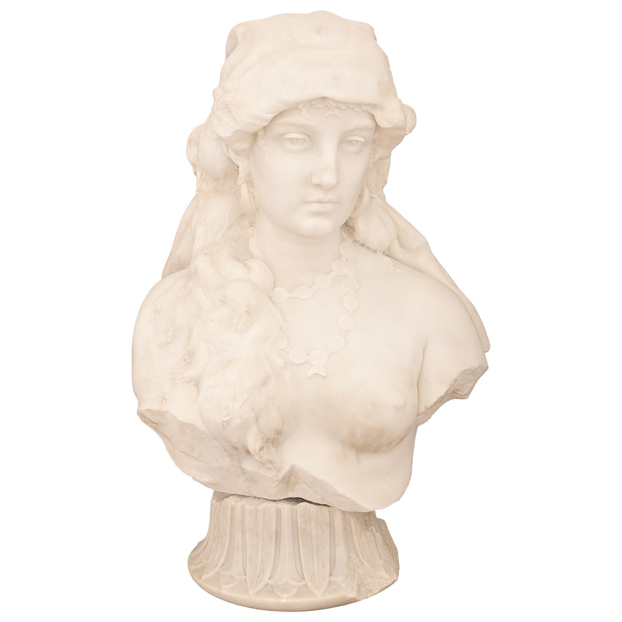 Buste et piédestal italiens du 19ème siècle en marbre de Carrare et albâtre Bon état - En vente à West Palm Beach, FL