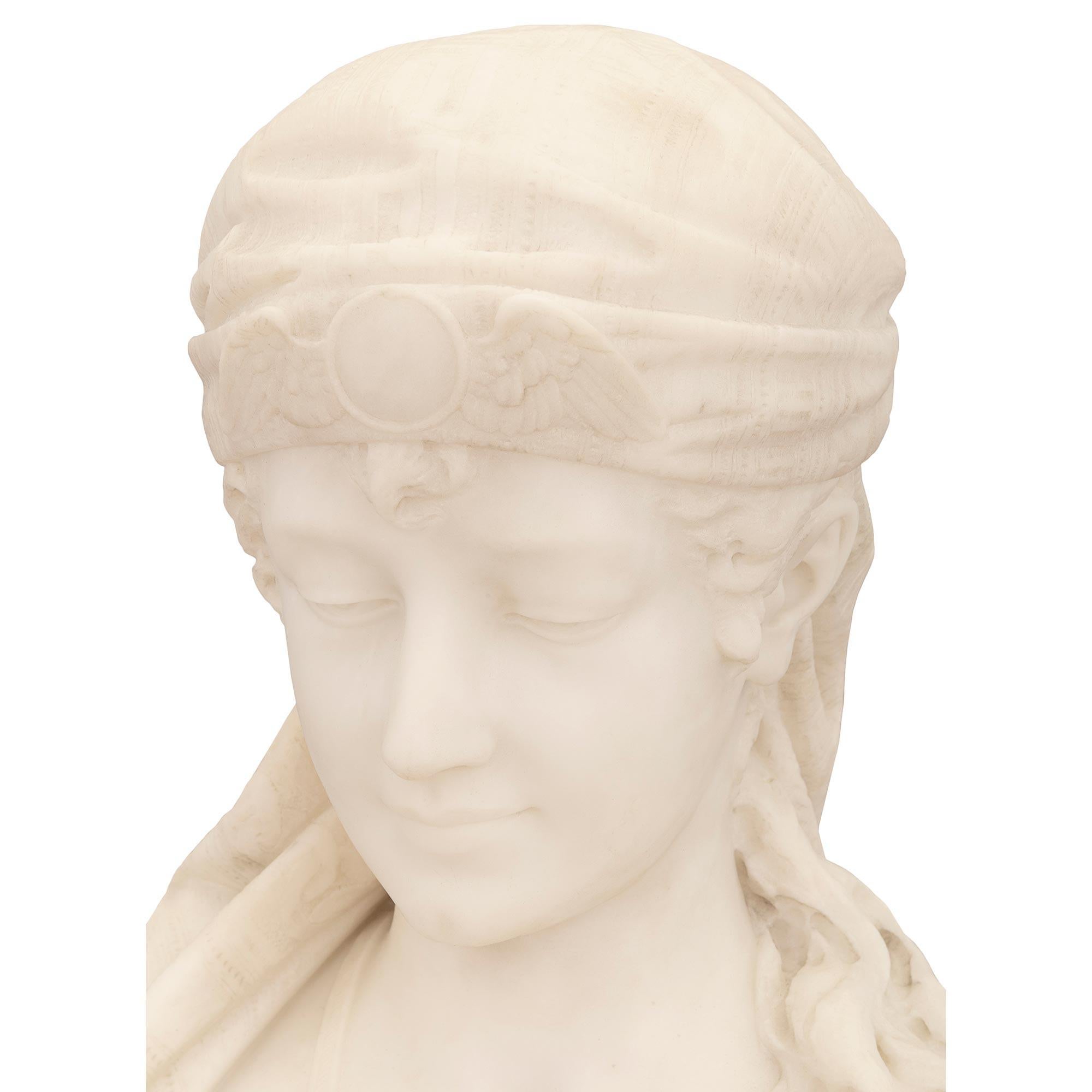 Italian 19th century Carrara marble bust of Cleopatra, signed C. Lapini 1888 en Bueno estado para la venta en West Palm Beach, FL