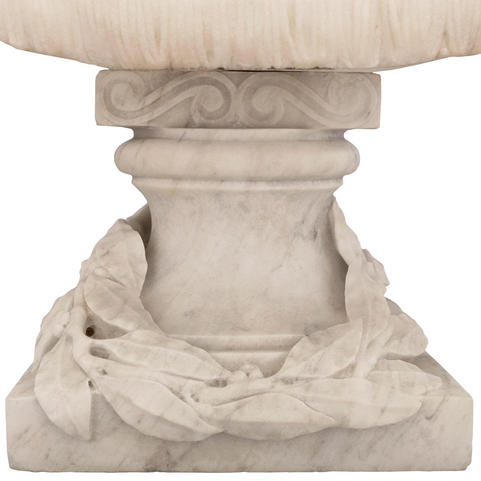 Italian 19th century Carrara marble bust of Cleopatra, signed C. Lapini 1888 en venta 1