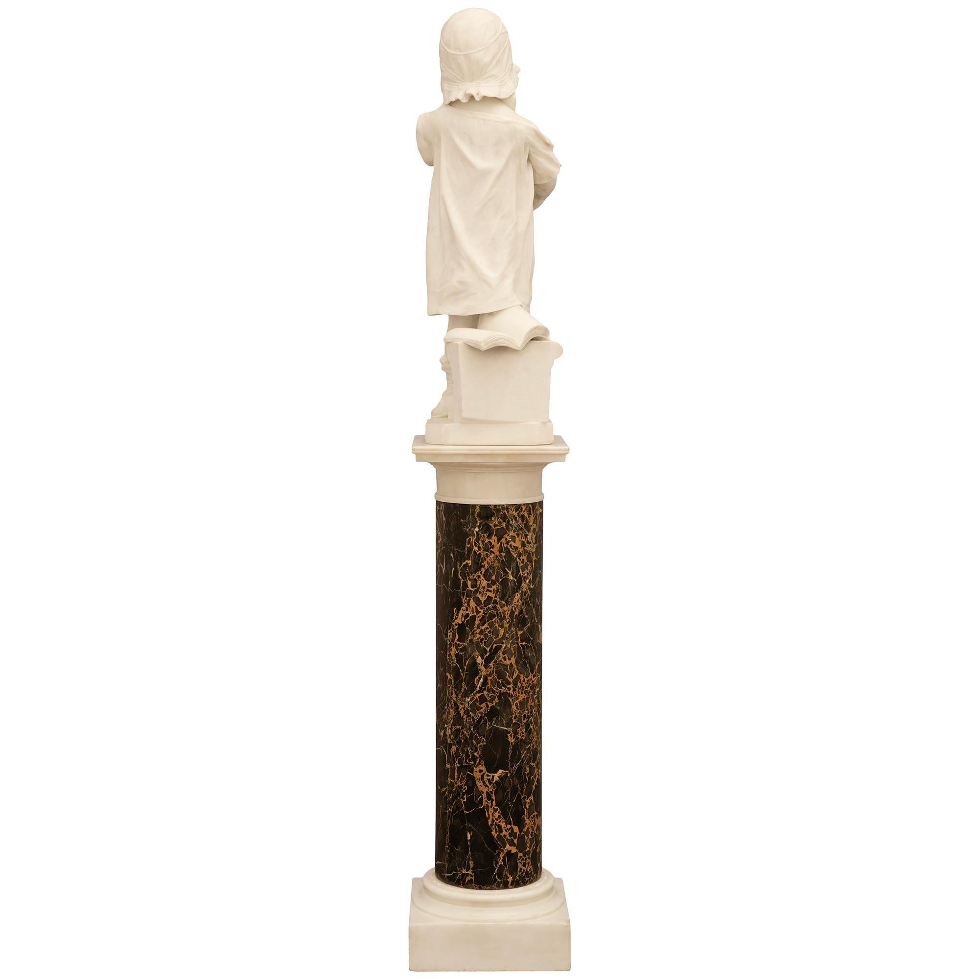 Estatua y pedestal italianos de mármol de Carrara del siglo XIX firmados Galli Firenza en venta 9