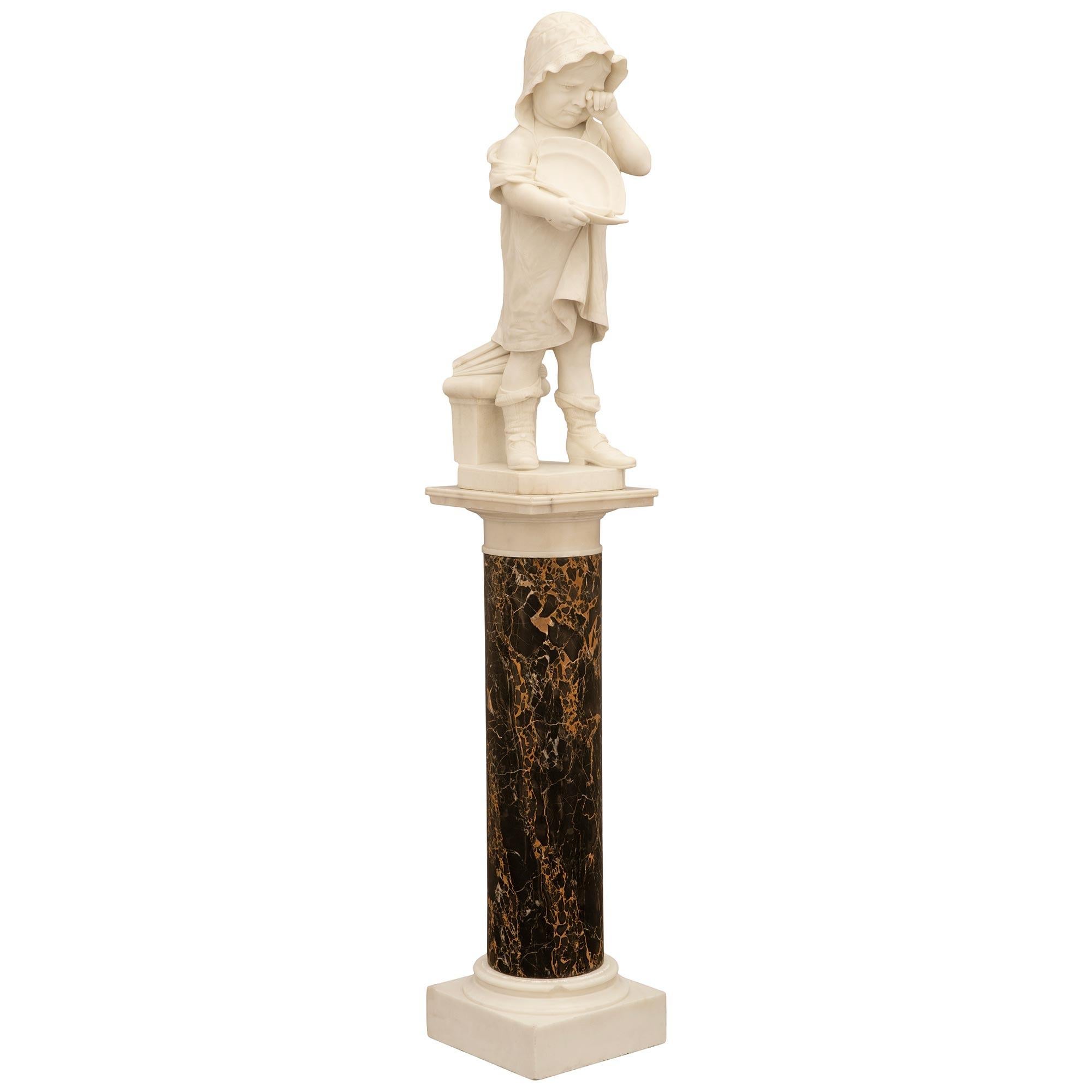 Estatua y pedestal italianos de mármol de Carrara del siglo XIX firmados Galli Firenza Italiano en venta
