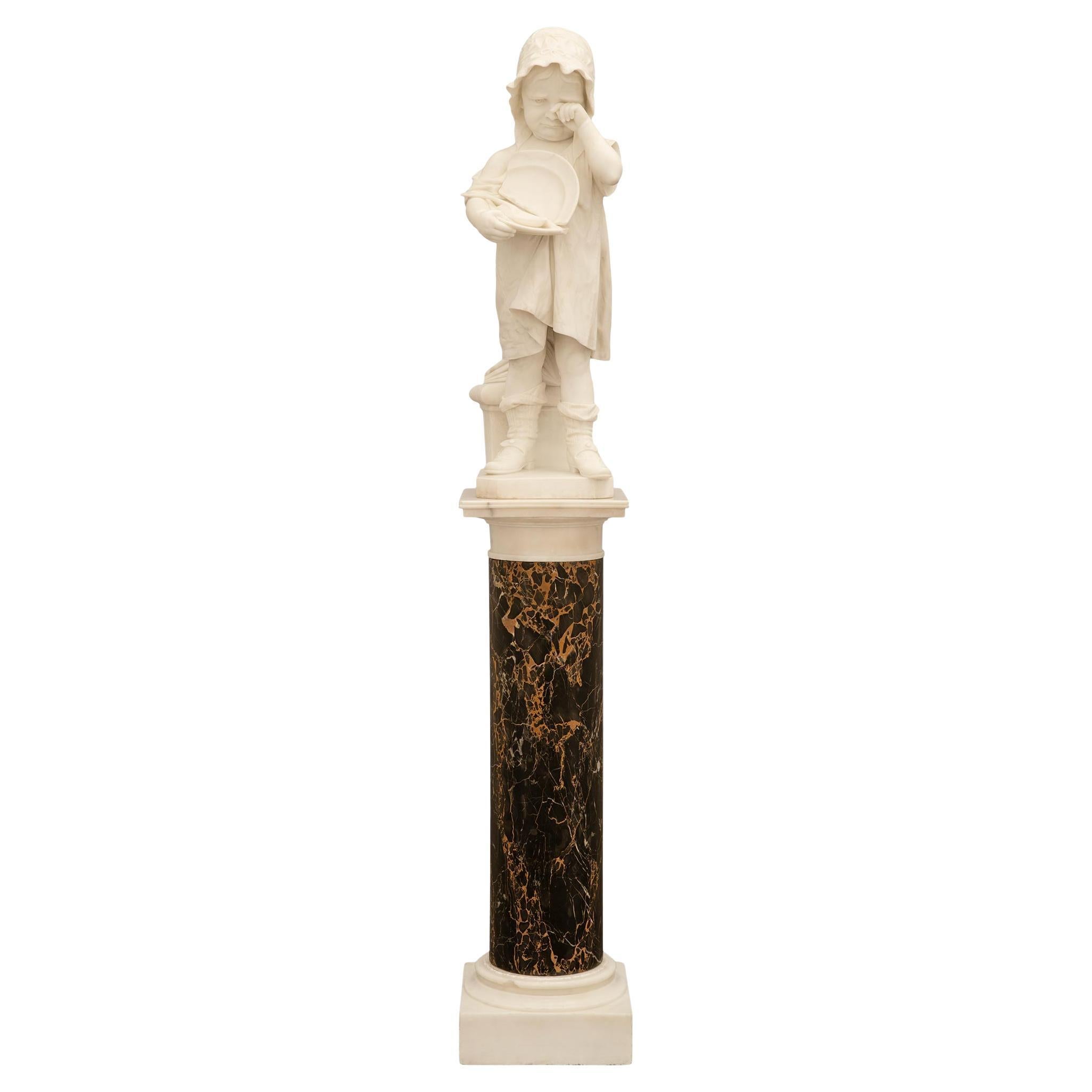 Estatua y pedestal italianos de mármol de Carrara del siglo XIX firmados Galli Firenza en venta