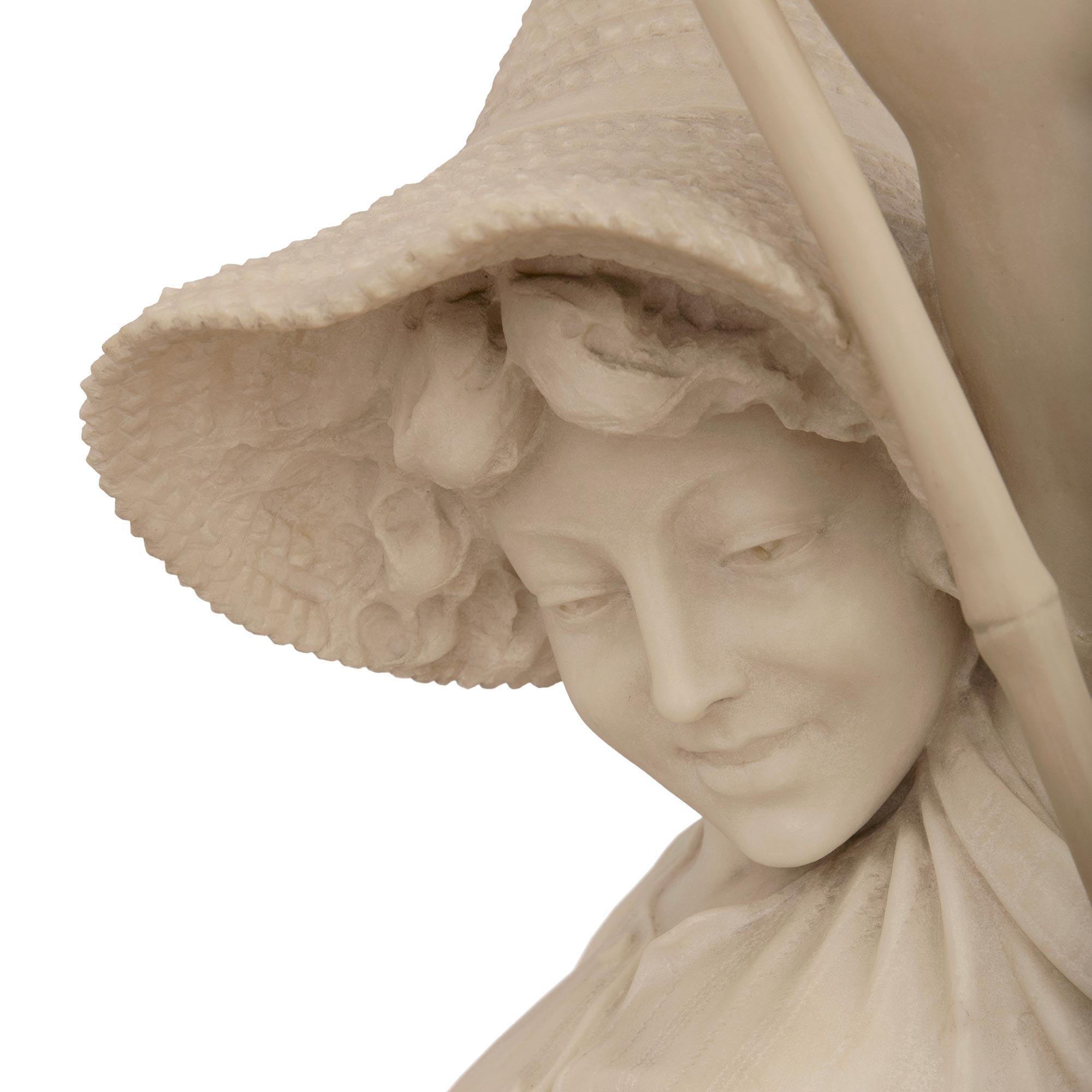 Marmo Statua italiana di Carrara del XIX secolo raffigurante una fanciulla pescatrice, opera di Pietro Bazzanti in vendita