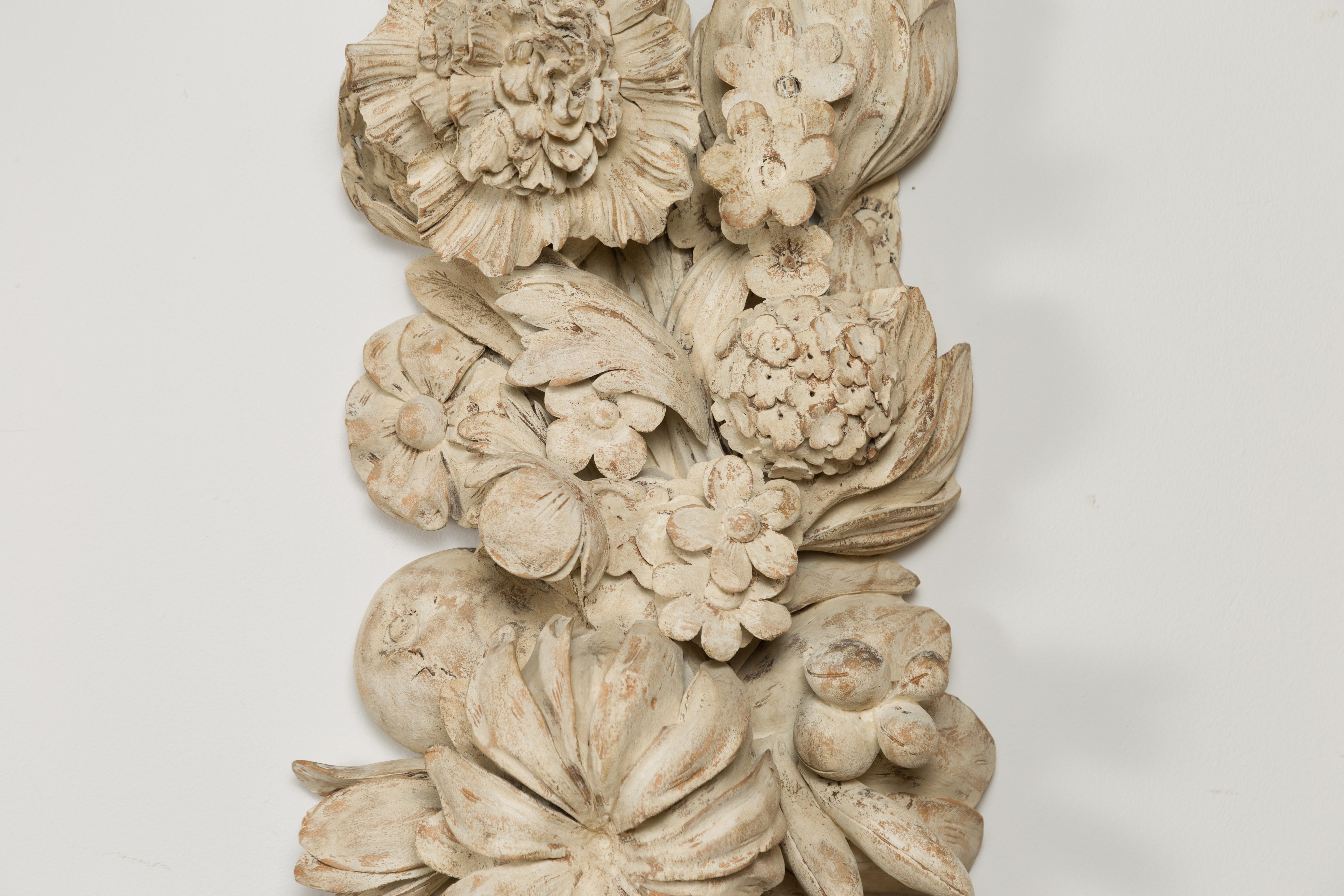 Italian 19th Century Carved and Painted Wooden Fragment with Fruits and Flowers For Sale 1