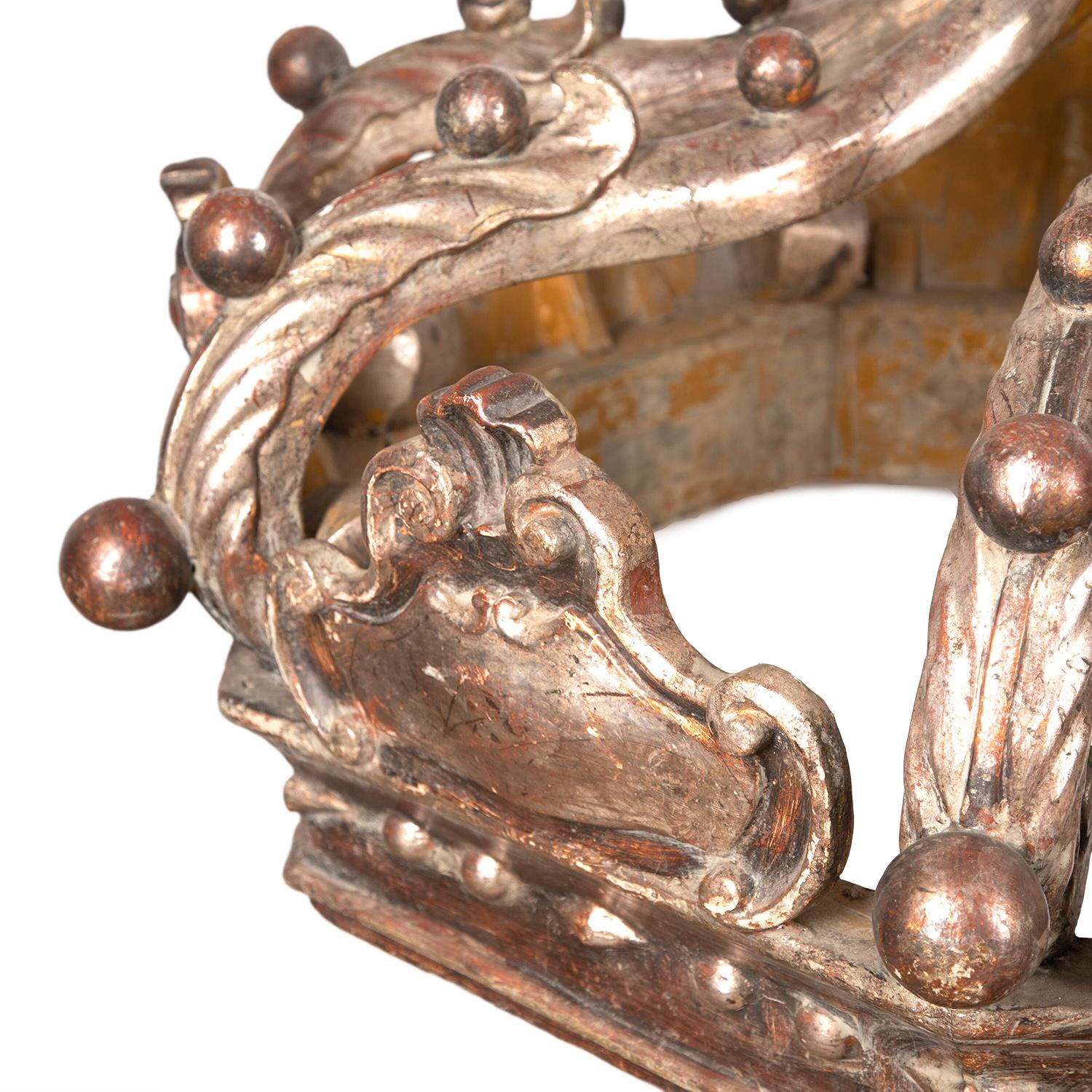 Italian 19th Century Carved Crown 3