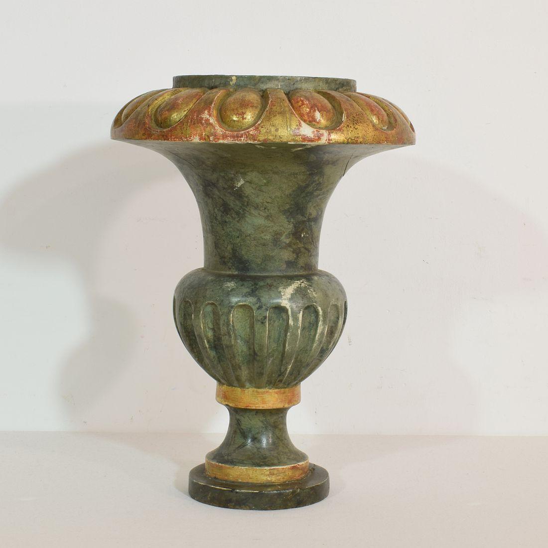 Italian 19th Century Carved Giltwood Vase In Good Condition In Buisson, FR