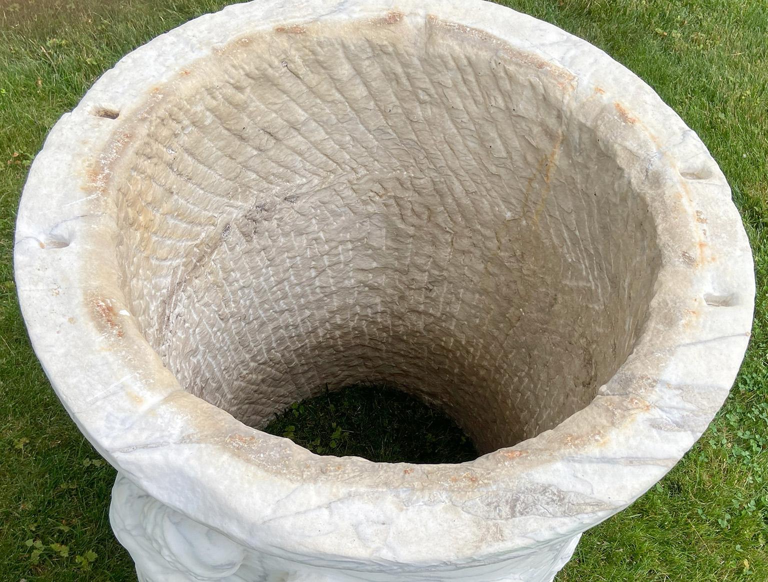 Italian 19th-Century Carved Marble Wellhead 5