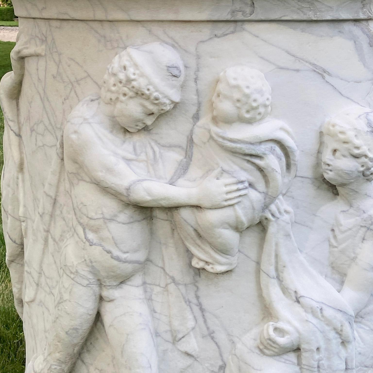 Neoclassical Italian 19th-Century Carved Marble Wellhead