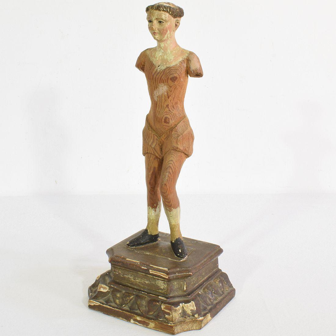 Barocco Figura di santo in legno intagliato del XIX secolo in vendita