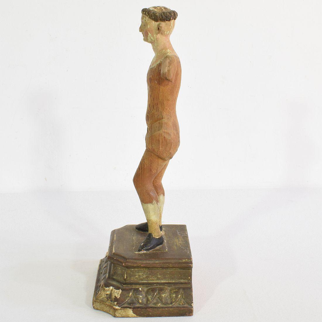 Sculpté à la main Figure de saint italienne en bois sculpté du 19ème siècle en vente