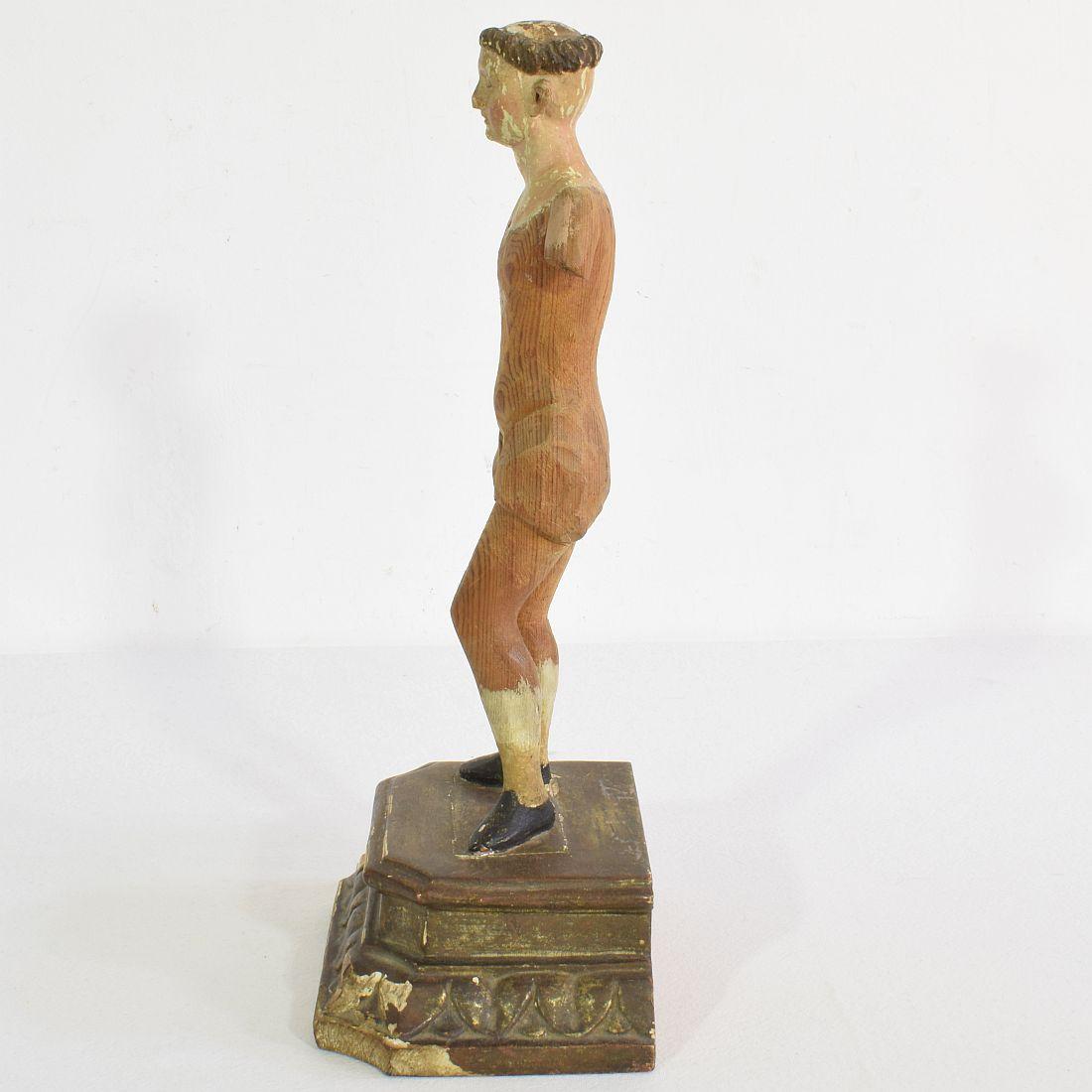 Italiano Figura di santo in legno intagliato del XIX secolo in vendita