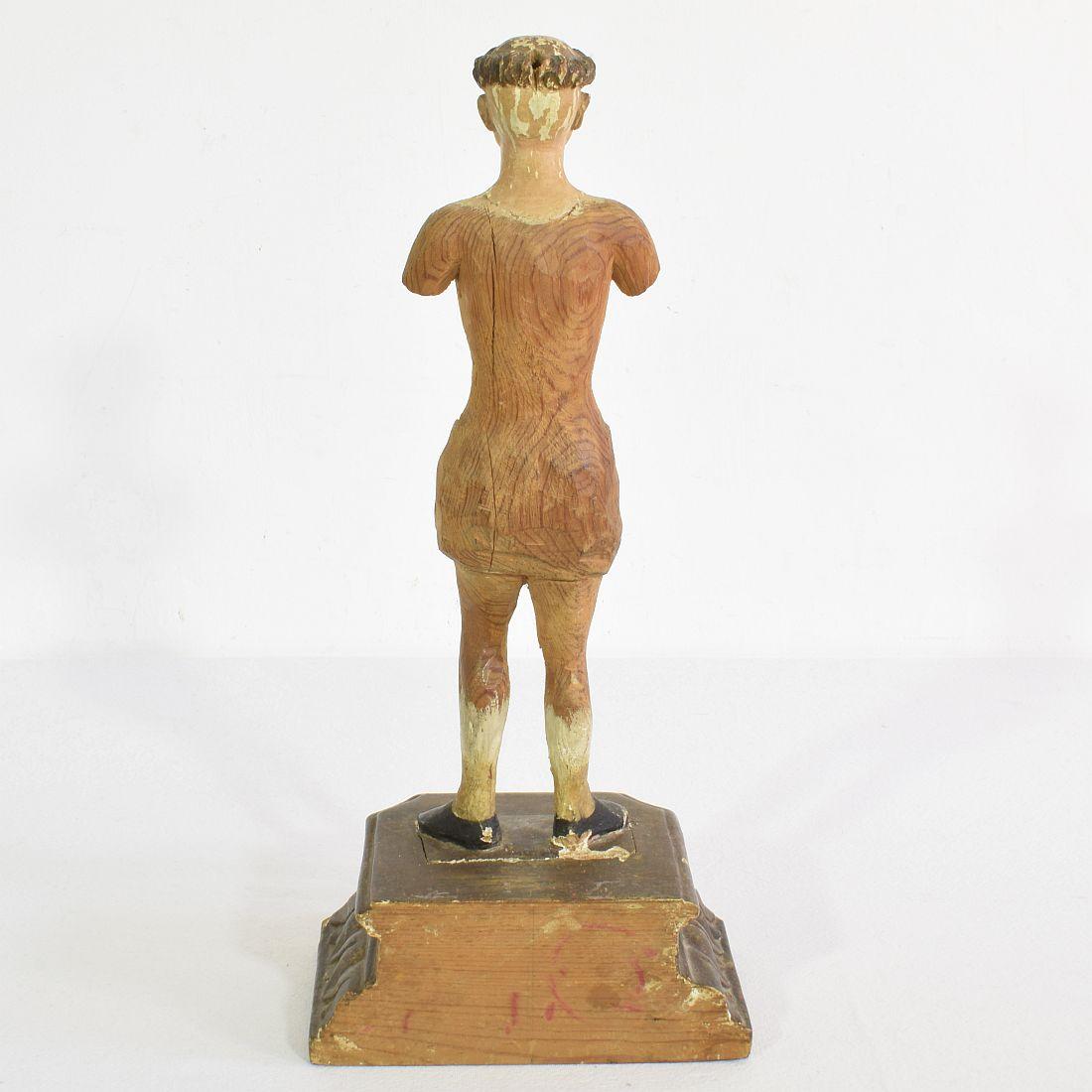 Figure de saint italienne en bois sculpté du 19ème siècle Bon état - En vente à Buisson, FR