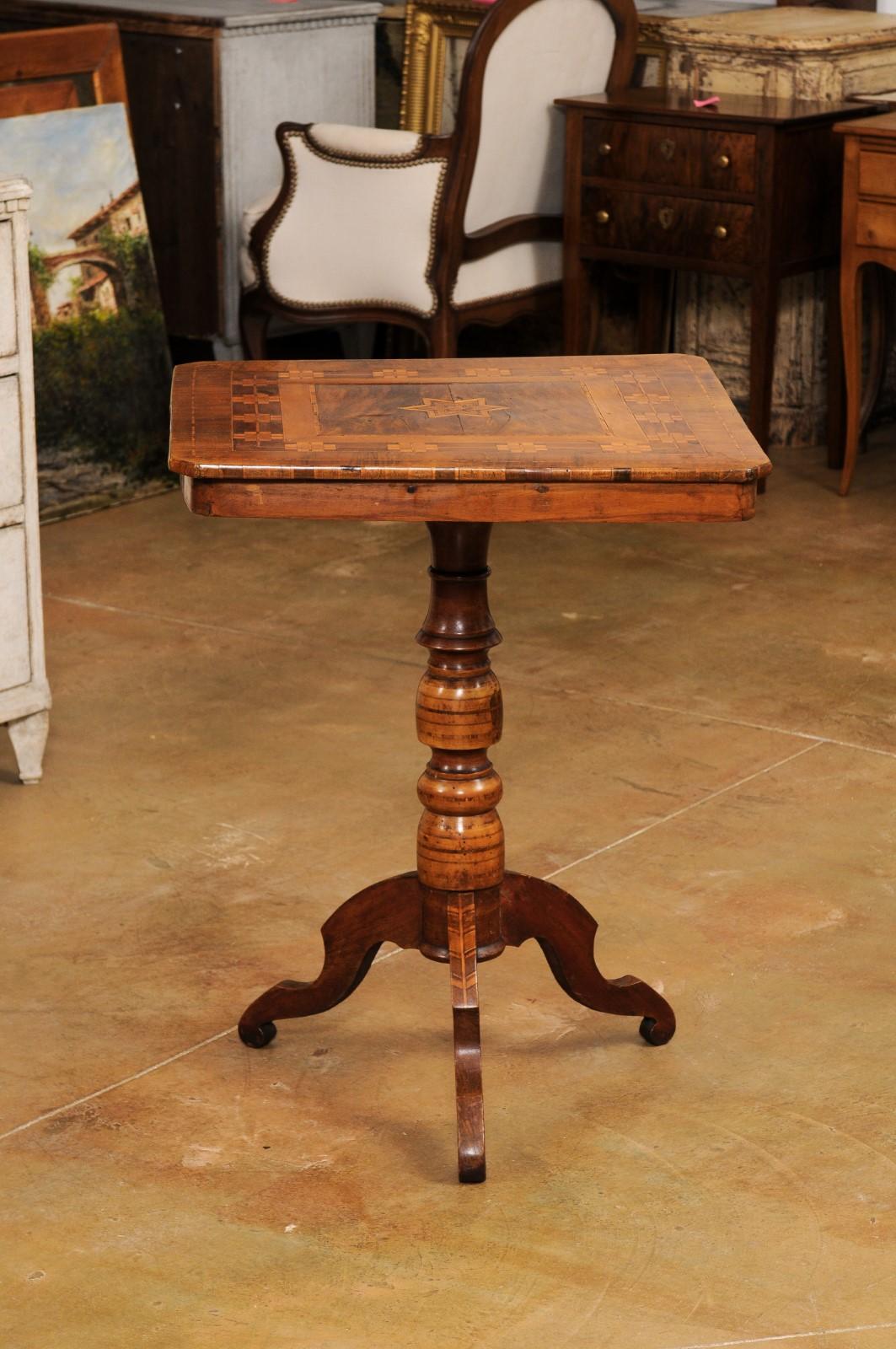 Italian 19th Century Center Table with Marquetry Décor and Turned Pedestal For Sale 7